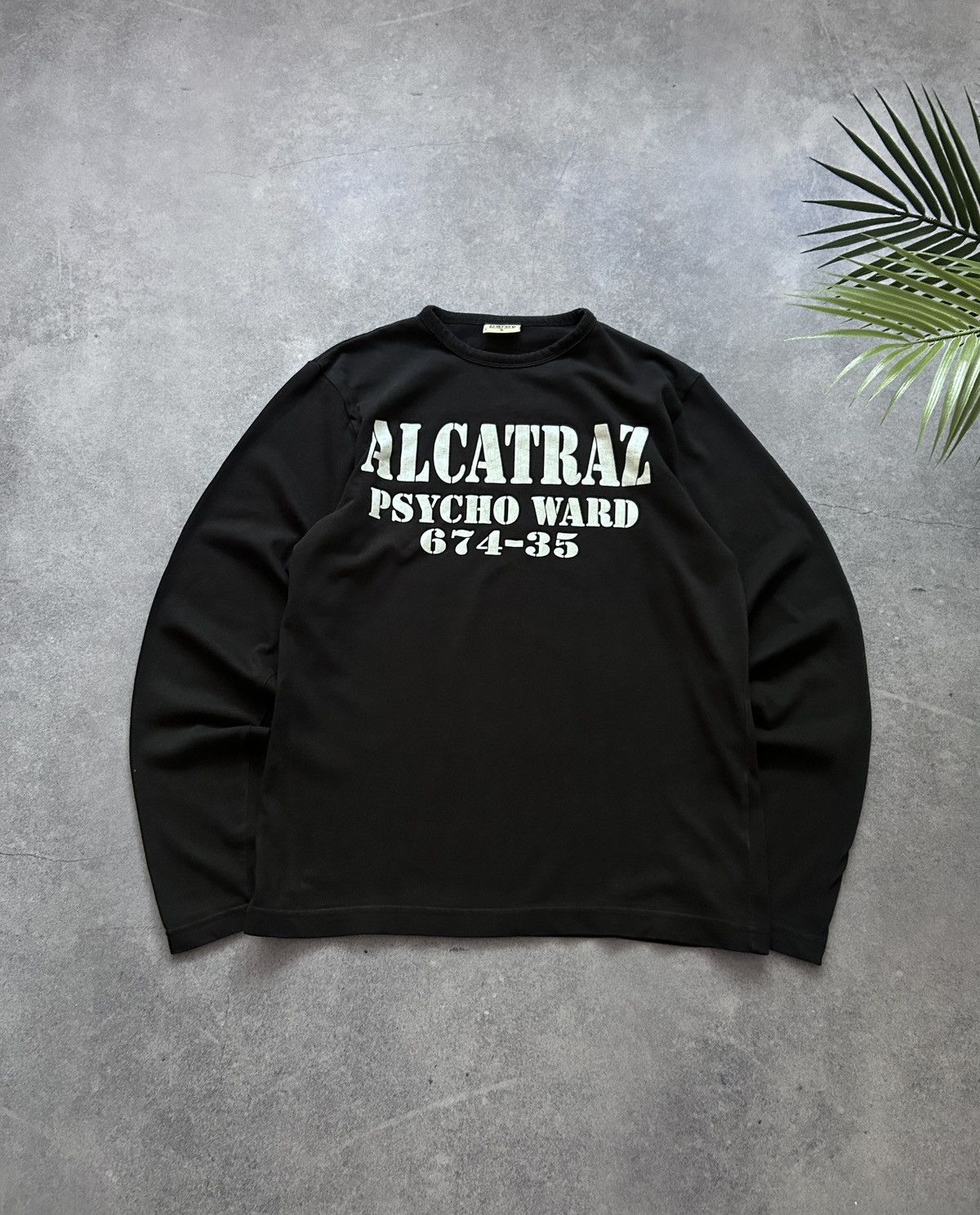 Band Tees Vintage Alcatraz Psycho ward big logo long-sleeved shirt Size US M / EU 48-50 / 2 - 1 Thumbnail