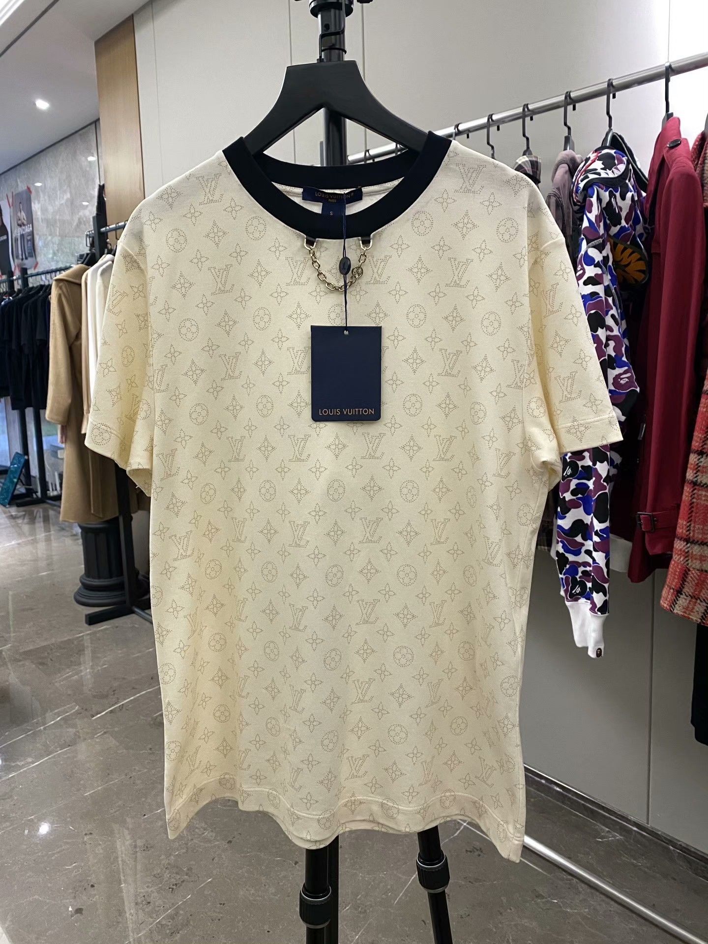 Louis Vuitton Louis Vuitton Beige T-Shirt S Women Size S / US 4 / IT 40 - 1 Thumbnail