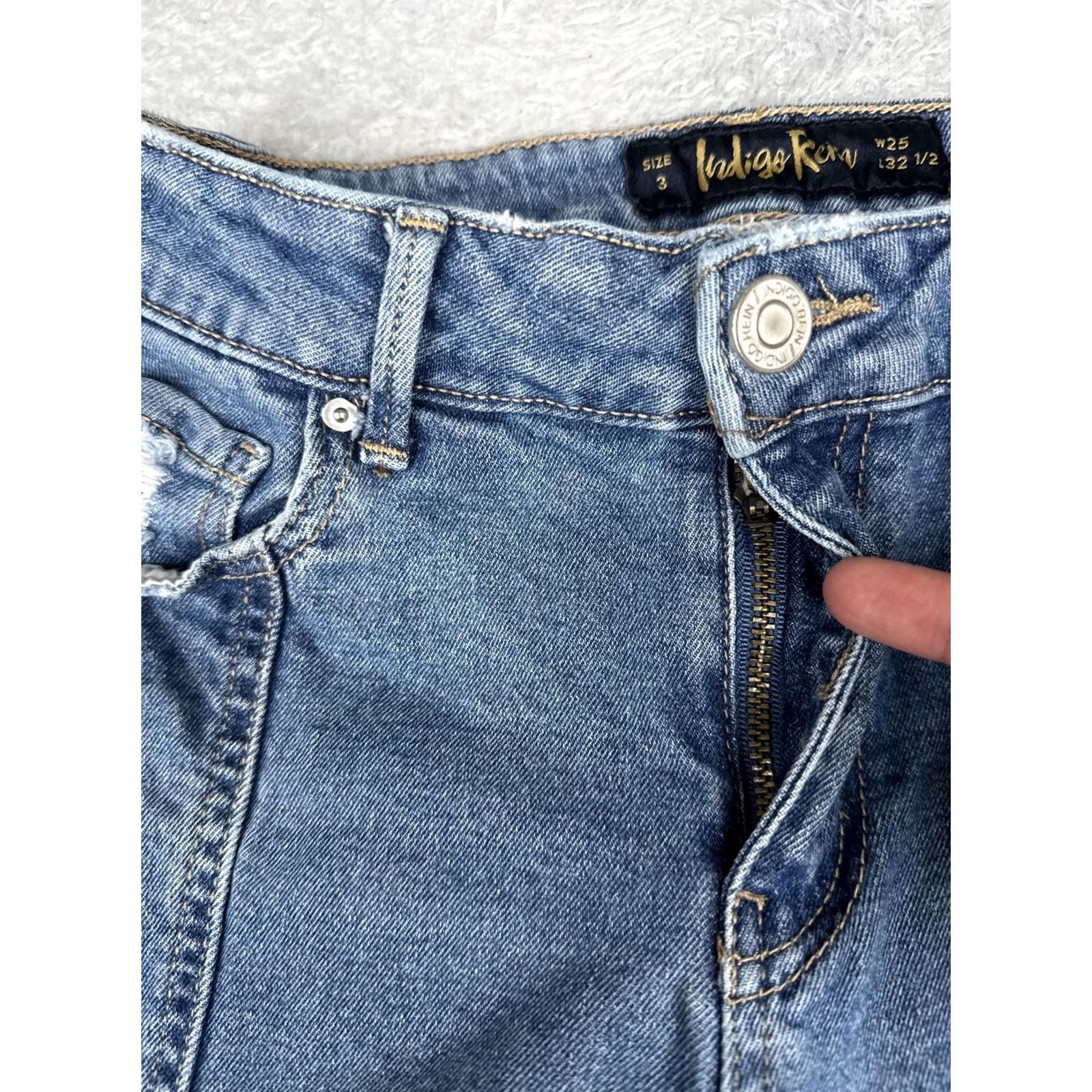 Vintage Indigo Rein Jeans Straight 3 Juniors Blue Medium Wash Distressed 25x32.5 Mid Rise White? Size 26" / US 2 / IT 38 - 5 Thumbnail