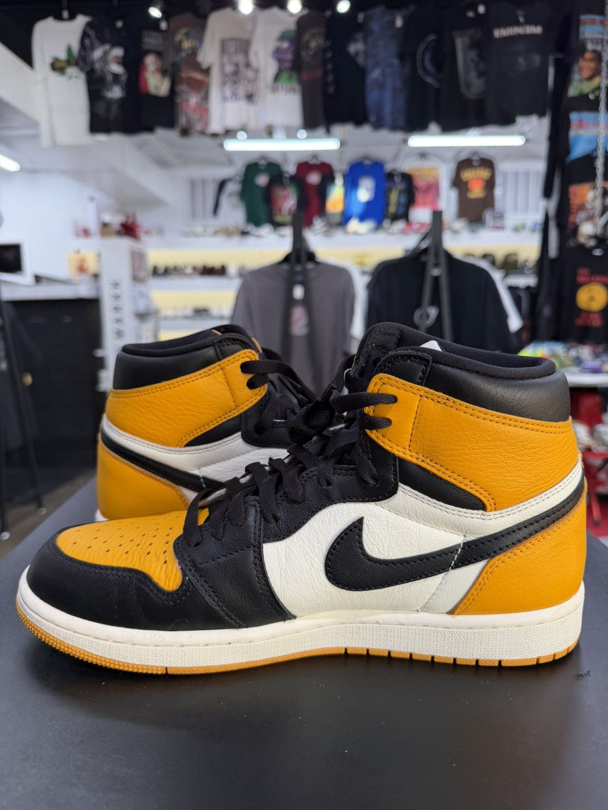 Jordan Brand Air Jordan 1 Taxi Size 9 (2022) Size US 9 / EU 42 - 4 Thumbnail