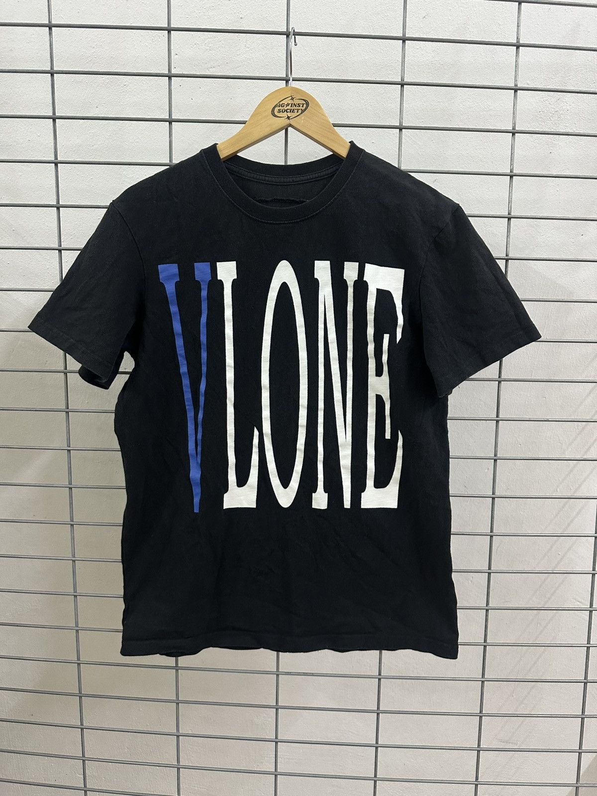 Designer Authentic Vlone Staple Tee But Missing Tag Size US S / EU 44-46 / 1 - 1 Thumbnail