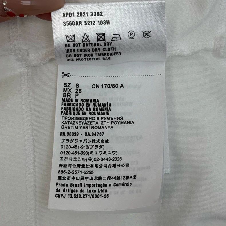 Prada Prada White heavy industry bead logo triangle label short-s Size US S / EU 44-46 / 1 - 6 Thumbnail
