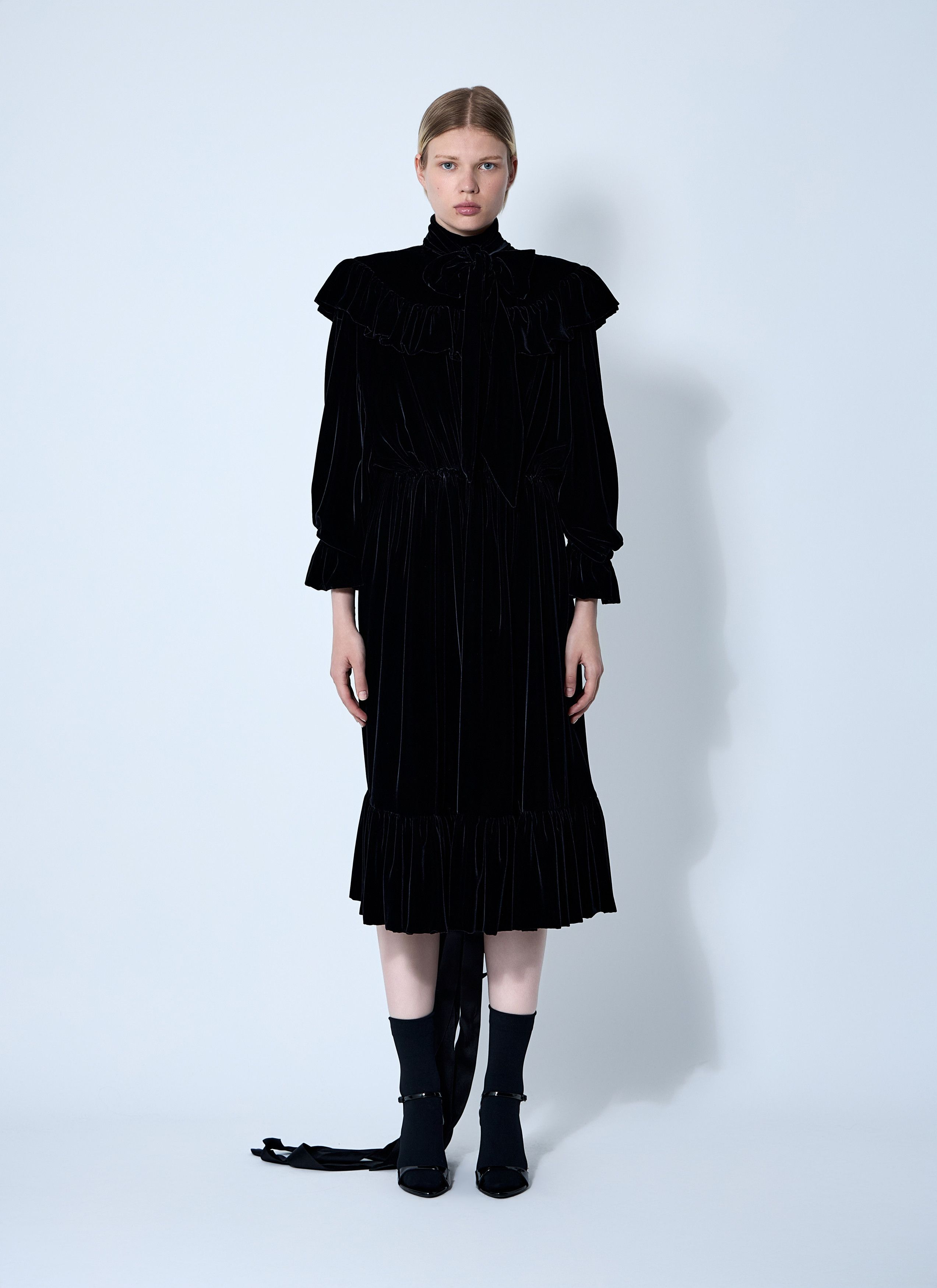 chinese dress ladies VINTAGE NICOLAS GHESQUIÈRE FOR BALENCIAGA SS 2006 NAVY & IVORY MEDUSA –  Uncommon Thread