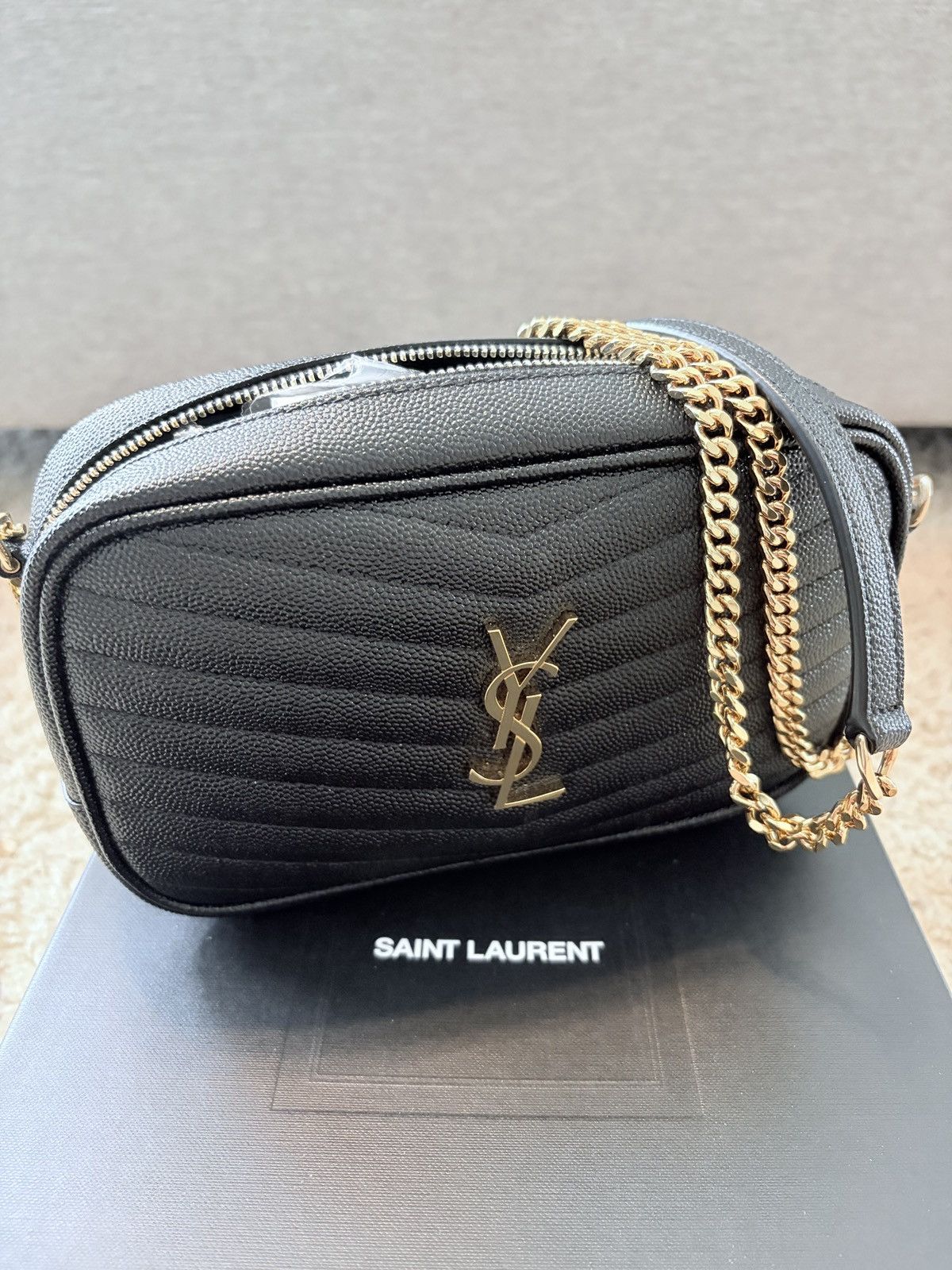 Yves Saint Laurent Saint Laurent Black Quilted Camera Bag with Gold Chain Size ONE SIZE - 4 Thumbnail