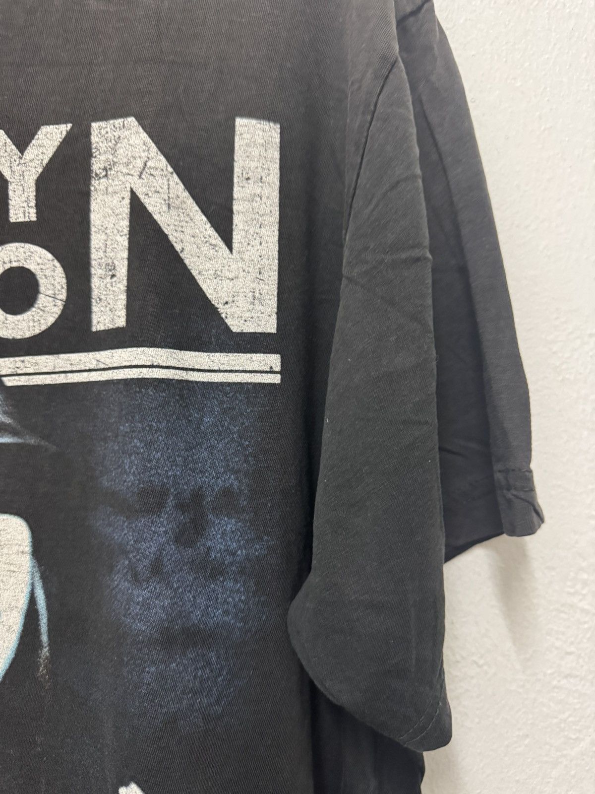 Band Tees Vintage Marilyn Manson Promo Album Distessed T shirt Size US XL / EU 56 / 4 - 2 Thumbnail