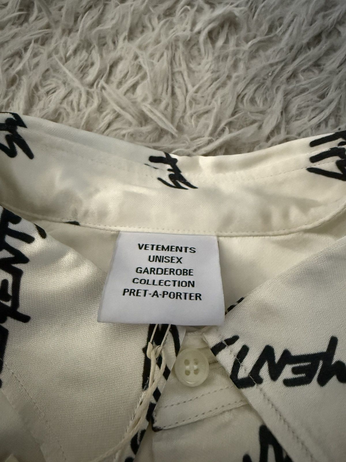 Vetements ✦ all over printed silk shirt Size US XS / EU 42 / 0 - 3 Thumbnail