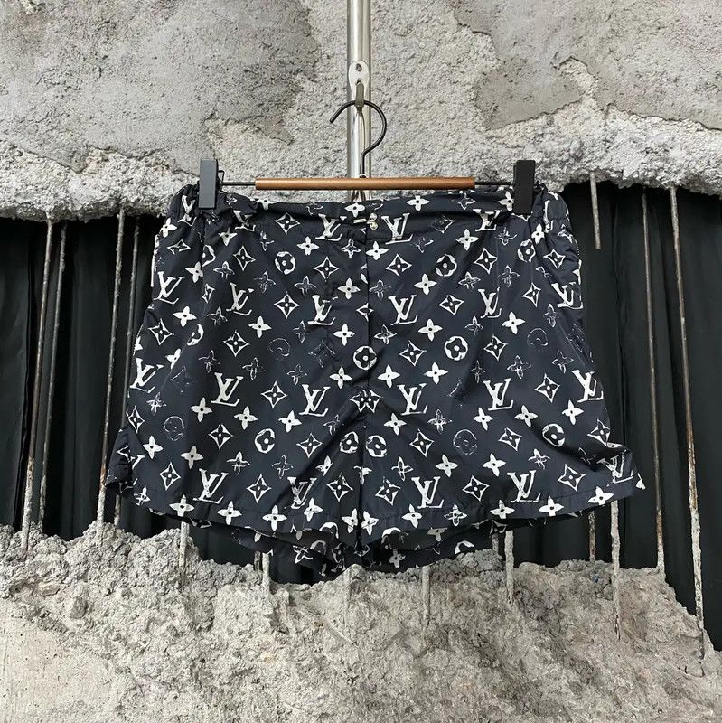 Louis Vuitton Louis Vuitton Women's Summer Color Block Shorts 0089 Size 30" / US 8 / IT 44 - 1 Thumbnail