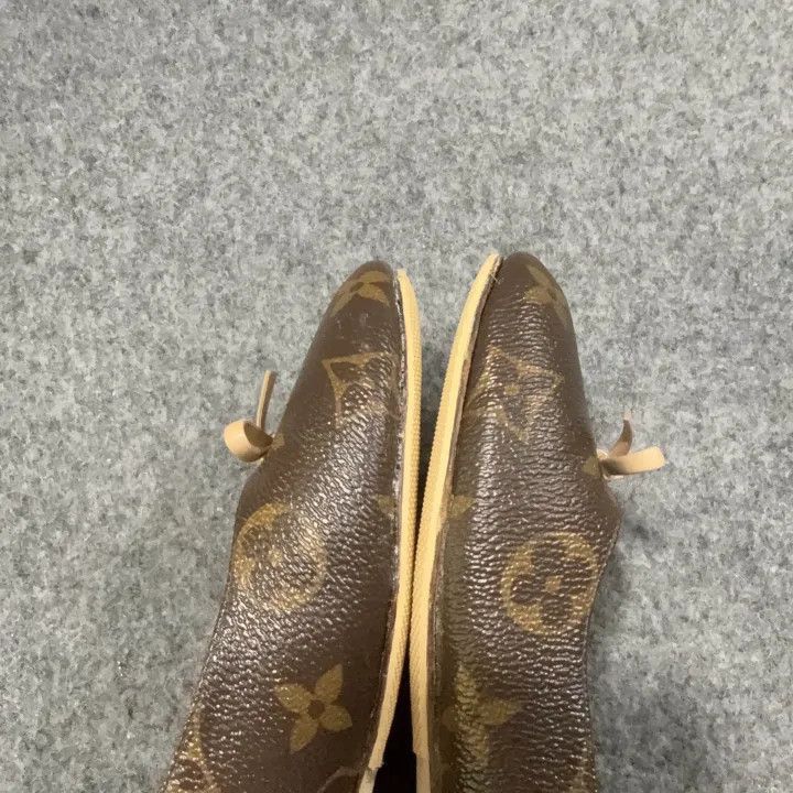 Louis Vuitton Louis Vuitton Leather Logo Slip-On Casual Shoes -2508 Size US 6 / IT 36 - 6 Thumbnail