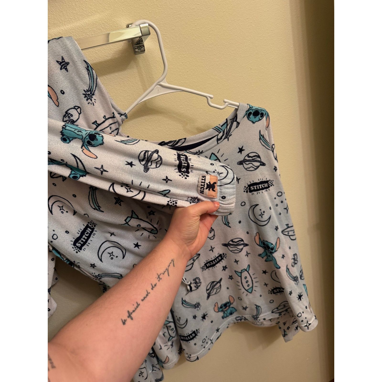 Disney Women's Lilo and Stitch Pajamas (top size XL/bottoms size L) Size ONE SIZE - 2 Thumbnail