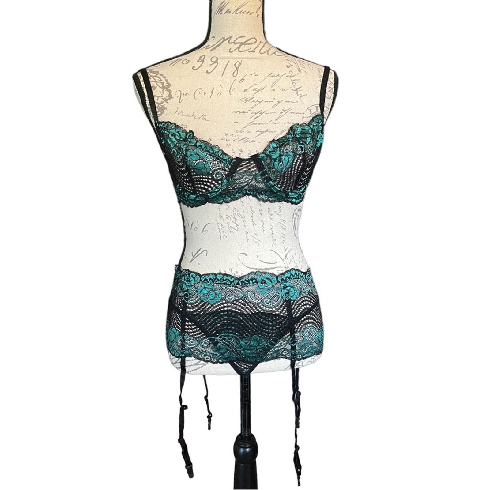 Bra Panty Black & Green Lace Bra & Panty Set Size Small 32, Women's