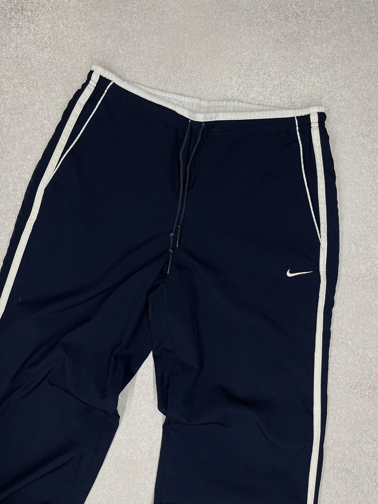 Nike Vintage Women Nike Nylon Pants Navy Drill Swoosh Y2K ACG TN Size 28" / US 6 / IT 42 - 3 Thumbnail