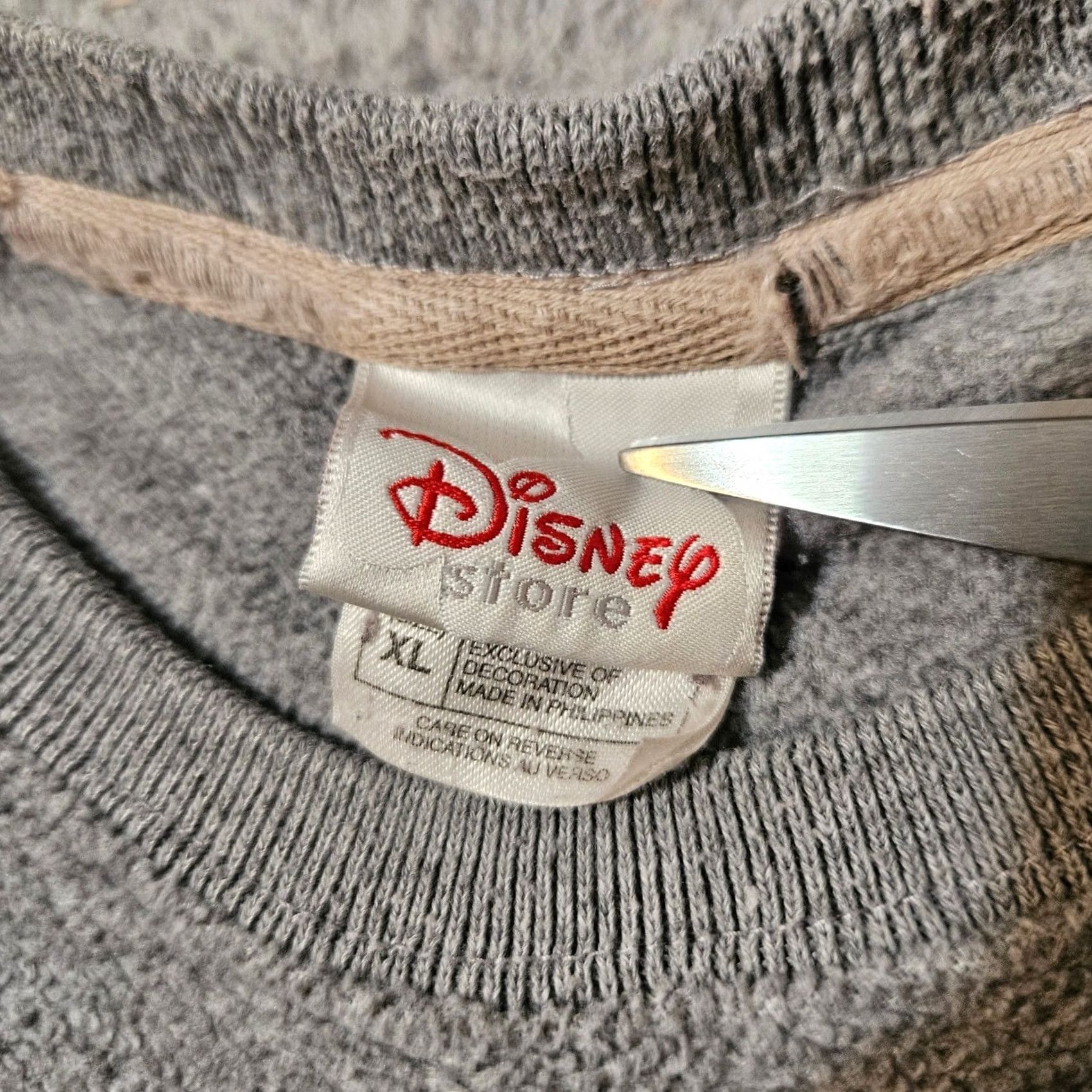 Disney VINTAGE Disney Happy To Be Grumpy Fleece Sweatshirt XL Gray Women Pullover, Disney Store, Regular Size, 25 Inch Chest, 25 Inch Length Size XL / US 12-14 / IT 48-50 - 3 Thumbnail
