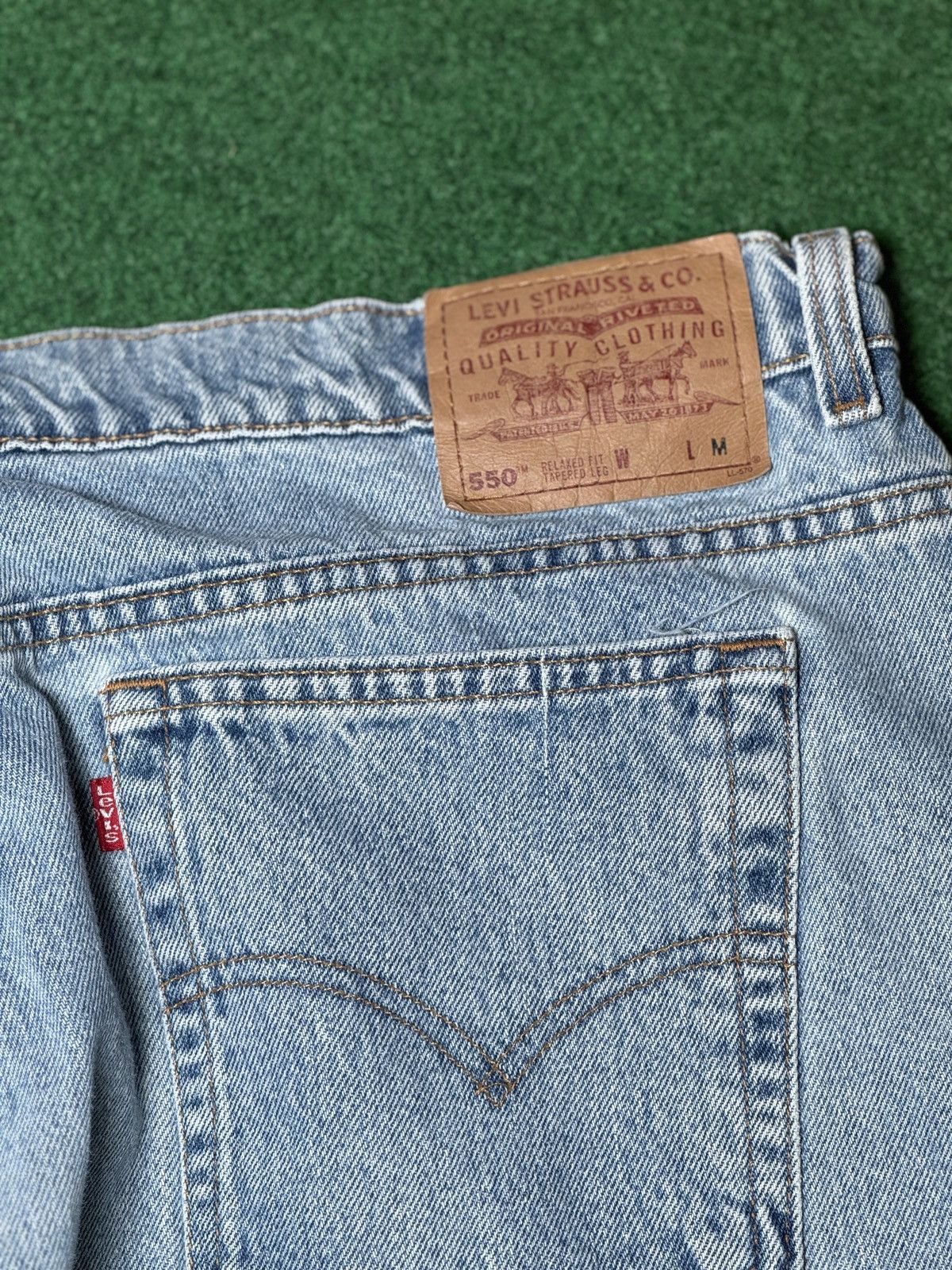 Levi's Vintage Clothing Vintage 90s Levi’s 550 Relaxed Taper Light Wash Jeans Size 42" / US 20 - 2 Thumbnail