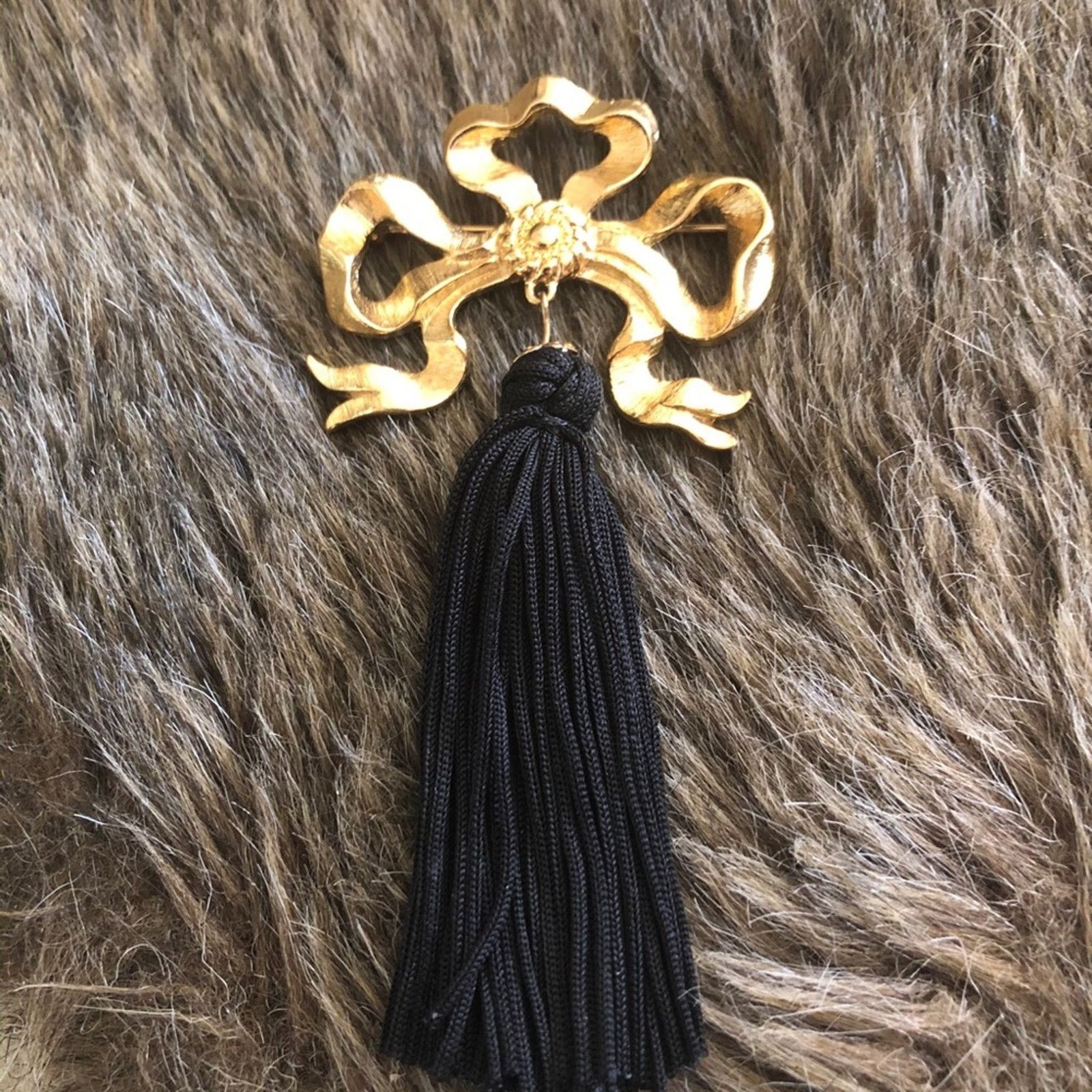 Vintage Vintage 80s gold tone bow tassel brooch pin Size ONE SIZE - 1 Thumbnail