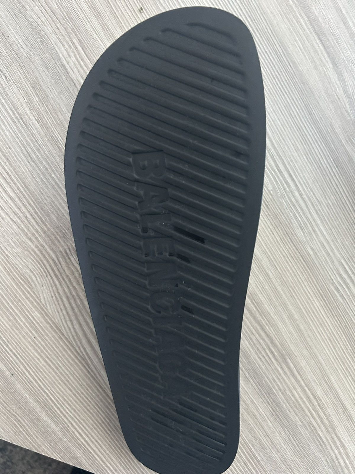 Balenciaga Black tape Balenciaga pool slides Size US 11 / EU 44 - 8 Thumbnail