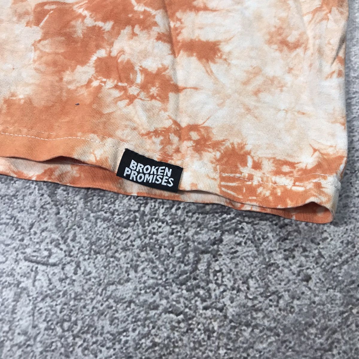 Vintage Vintage Y2K Sun Faded Graphic Tee Streetwear Grunge Slim L Size US L / EU 52-54 / 3 - 3 Thumbnail
