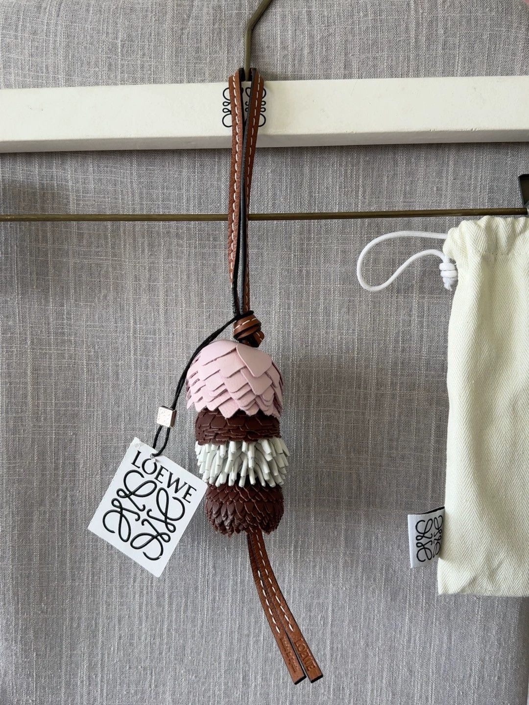 Loewe LOEWE four pinecone charm new with tags Size ONE SIZE - 1 Thumbnail