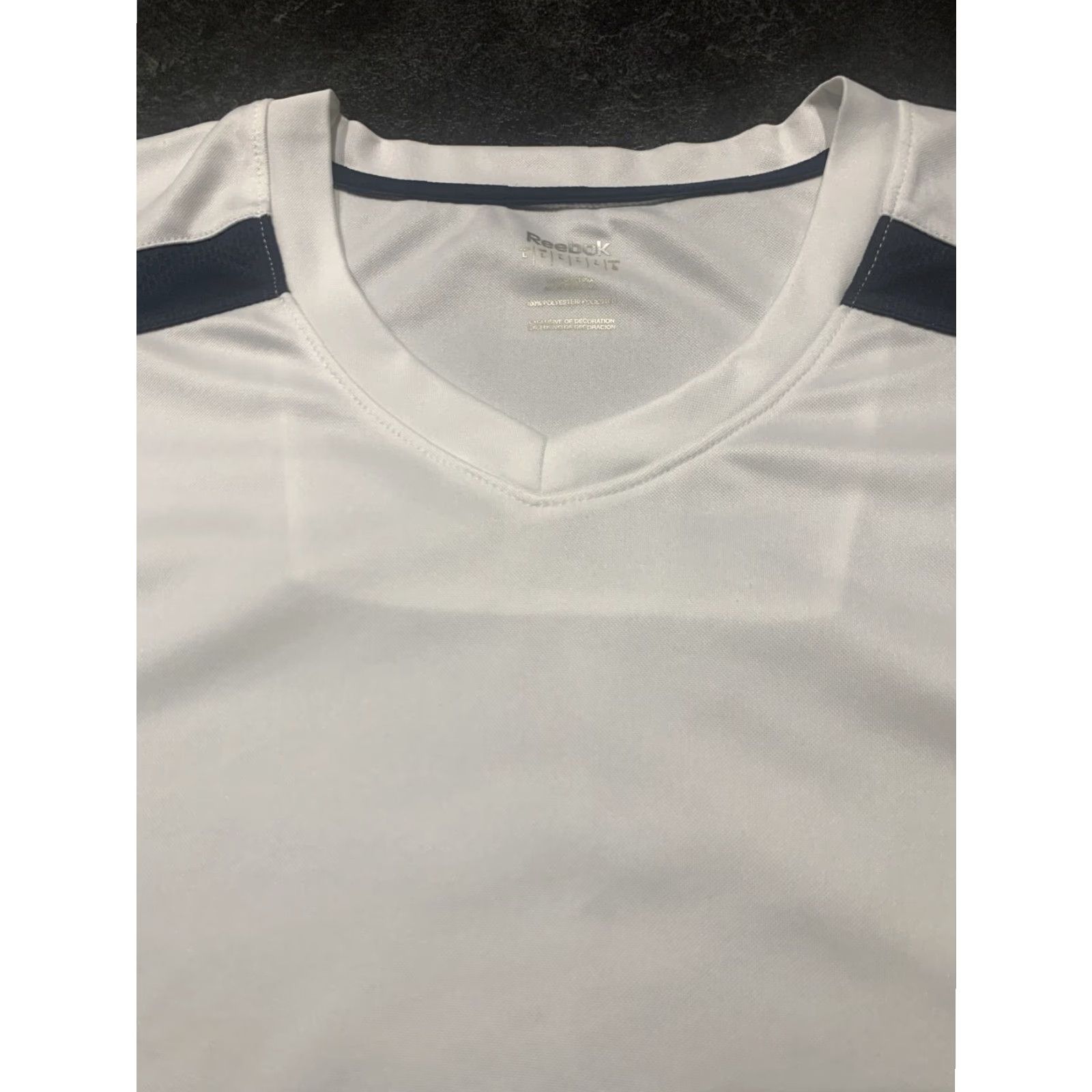 Reebok VINTAGE Reebok Athletic V-Neck T-Shirt White Men's Large Activewear Size US L / EU 52-54 / 3 - 4 Thumbnail