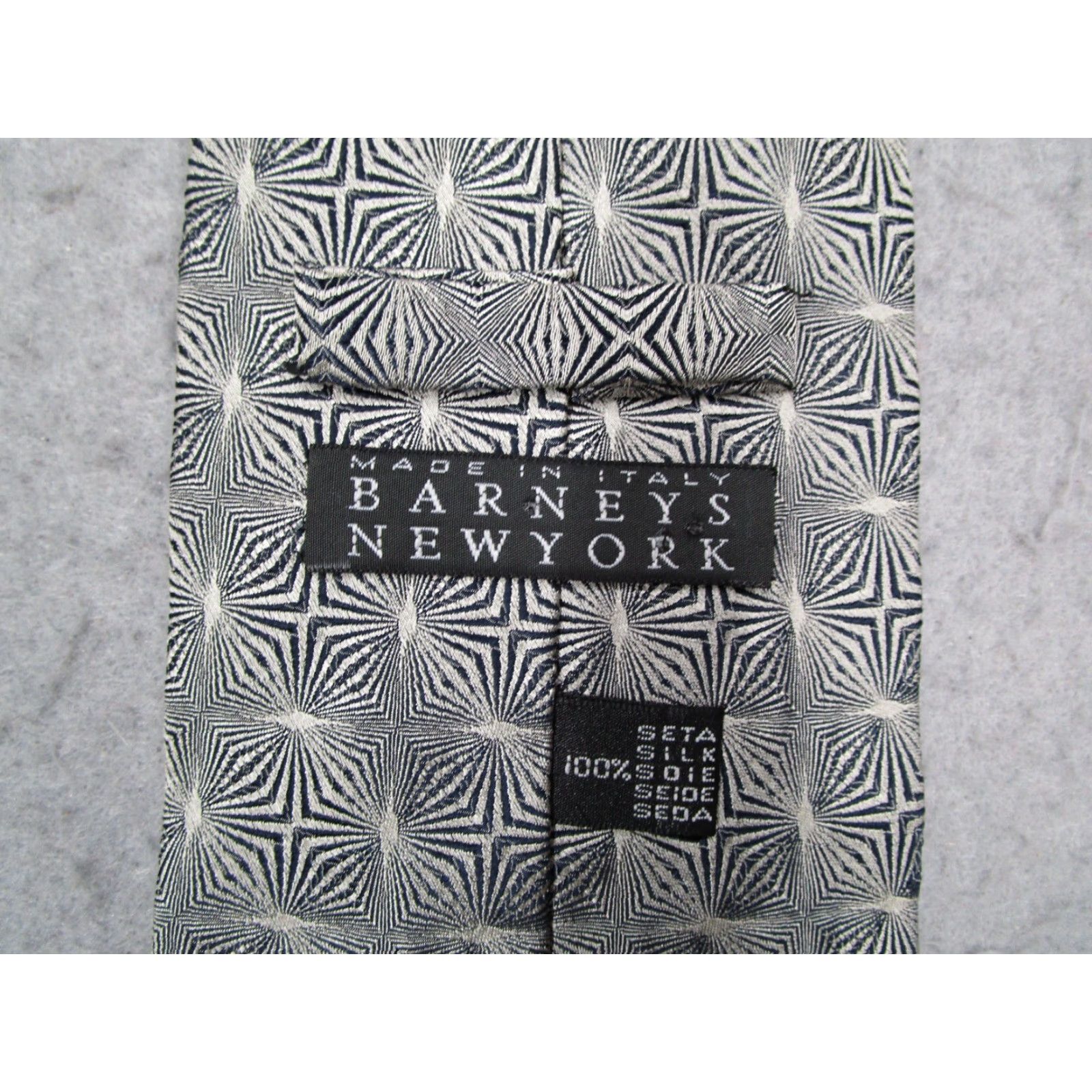 Vintage BARNEYS NEW YORK Neck Tie Mens Gray Silk Abstract Designer Work Made in Italy Size ONE SIZE - 2 Thumbnail