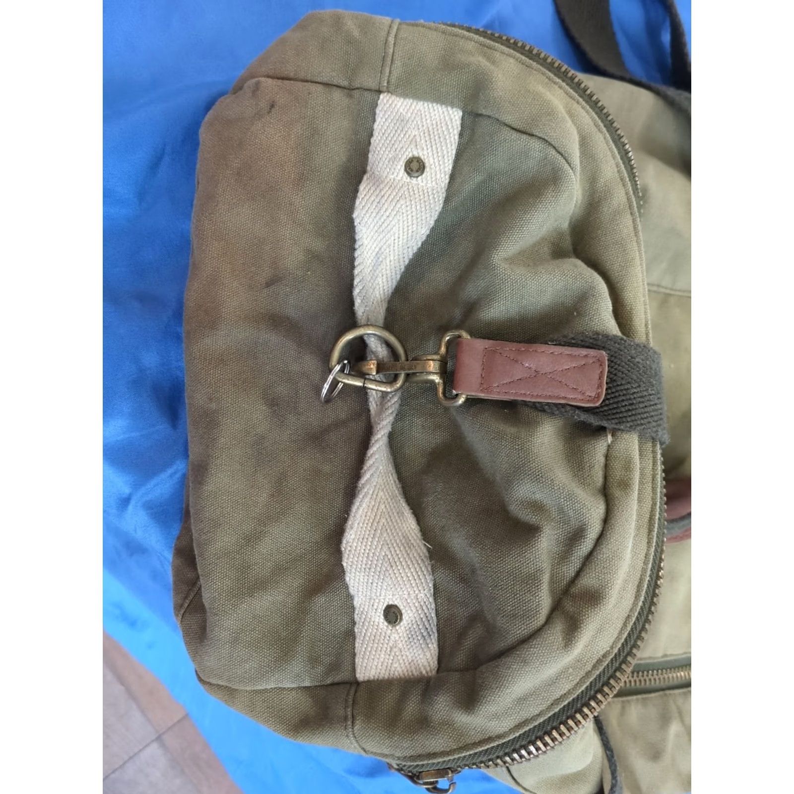 Steve Madden Steve Madden Duffle Bag Mens Olive Green Adjustable Strap Lightweight Polyester Army Green Sports Bag Mens Size ONE SIZE - 4 Thumbnail