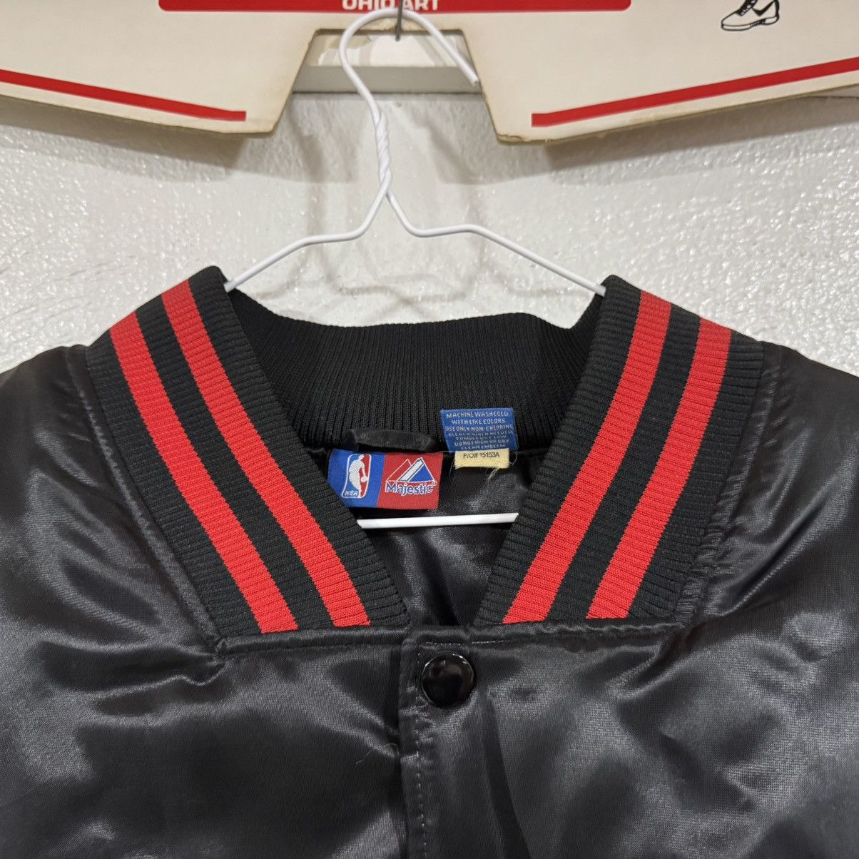 Majestic Vtg Chicago Bulls Satin Bomber Jacket Red Black Mens 2-3XL Size US XXL / EU 58 / 5 - 9 Thumbnail