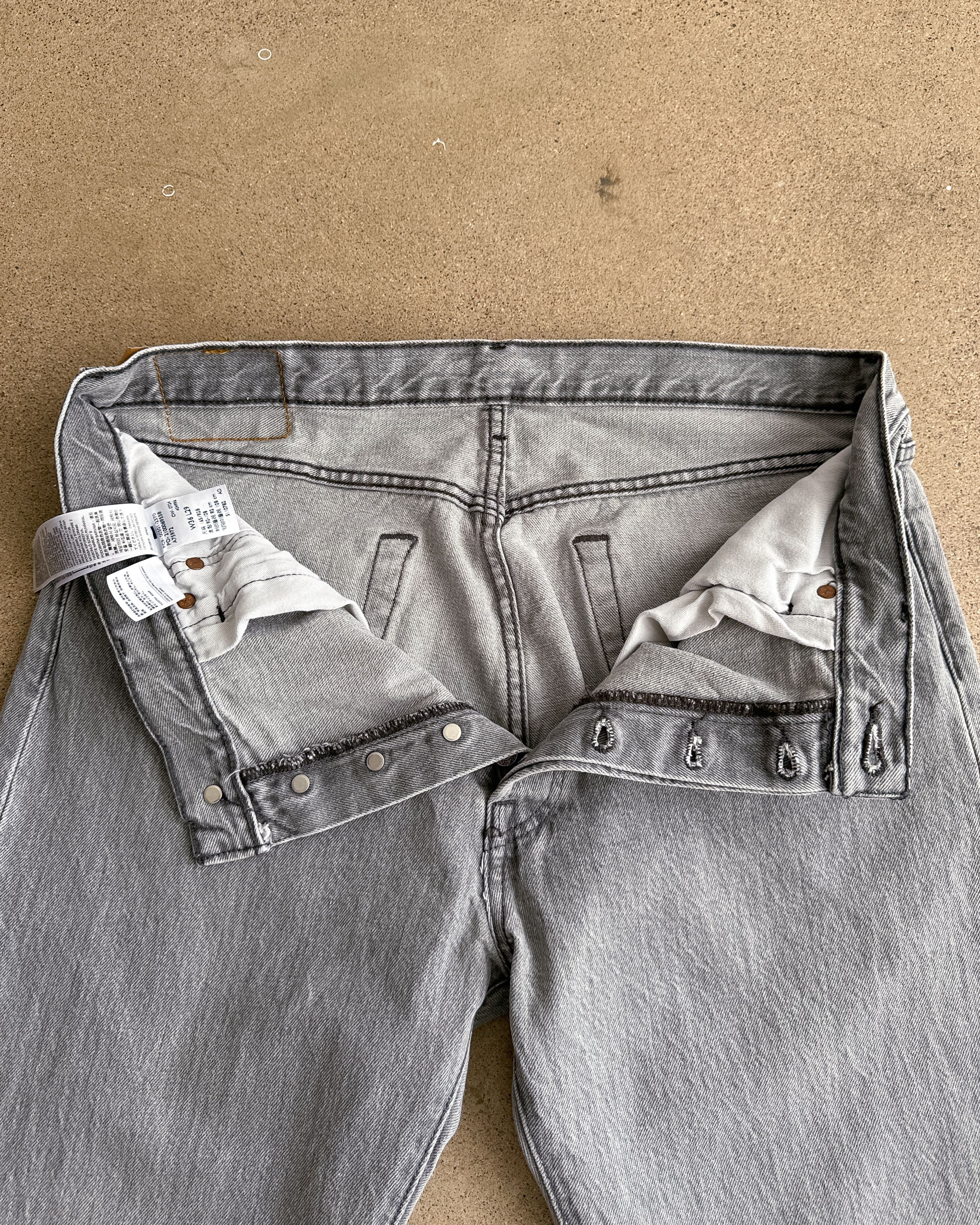 Levi's Vintage 2000s Levi's 501 Jeans Straight Leg Button Fly 36 Size US 36 / EU 52 - 2 Thumbnail