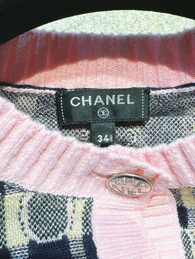 Chanel Chanel 21B pink long-sleeved plaid letter buckle knitted c Size XXS / US 00 / IT 34 - 5 Thumbnail