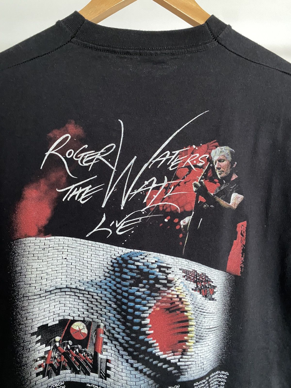 Band Tees Vintage PINK FLOYD Roger Waters 2011 tour Band T Shirt Size US L / EU 52-54 / 3 - 5 Thumbnail