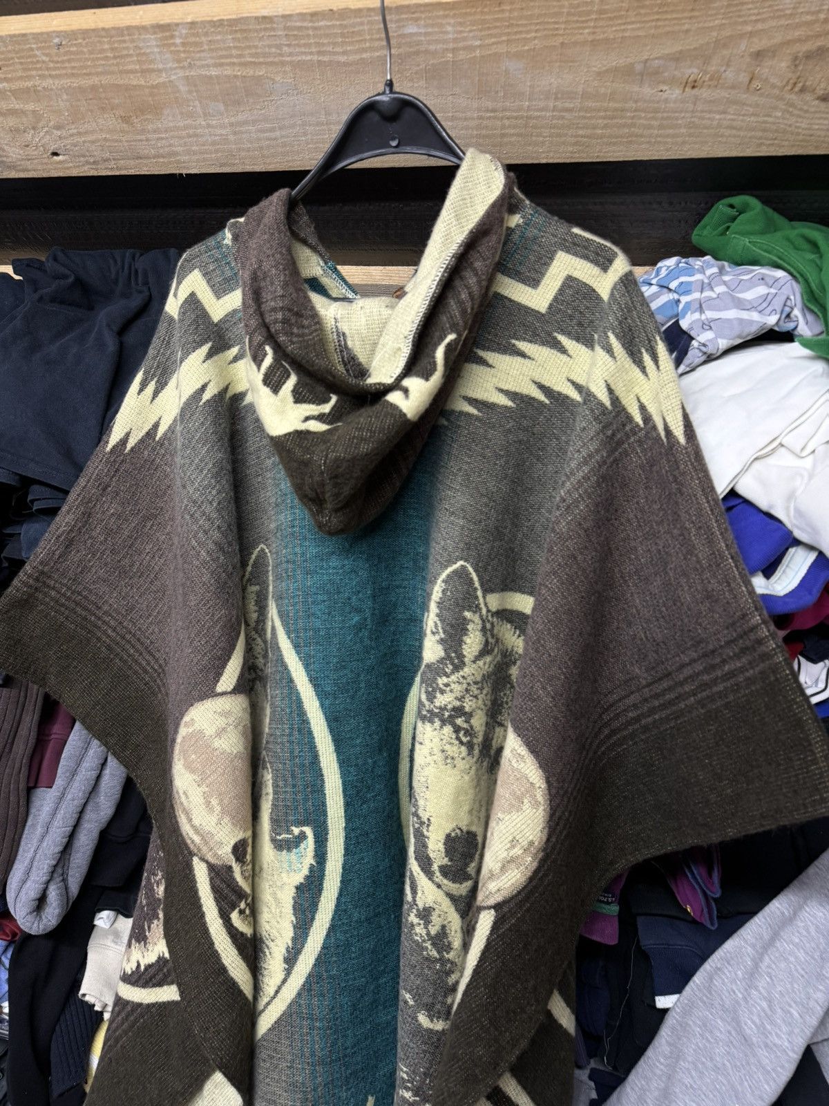 Japanese Brand 🇯🇵OVERPRINTED WOLF FREE SIZE SLEEVE LESS WOLF PONCHOS HOODIES Size US XL / EU 56 / 4 - 4 Thumbnail