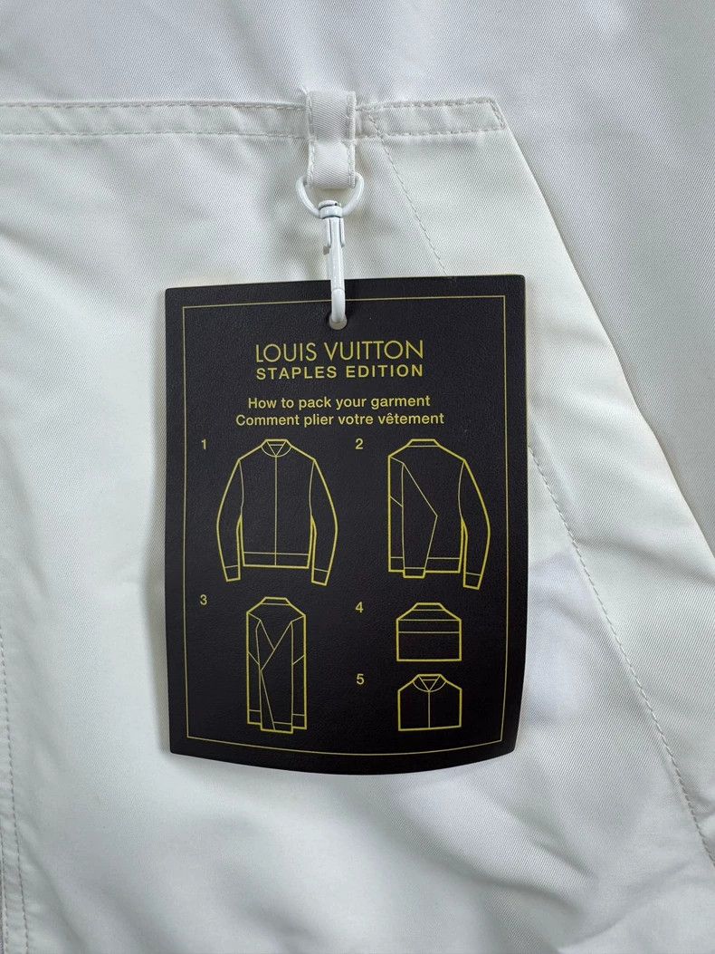 Louis Vuitton Louis Vuitton Old-flower pin full print double-sided wear Size US M / EU 48-50 / 2 - 5 Thumbnail