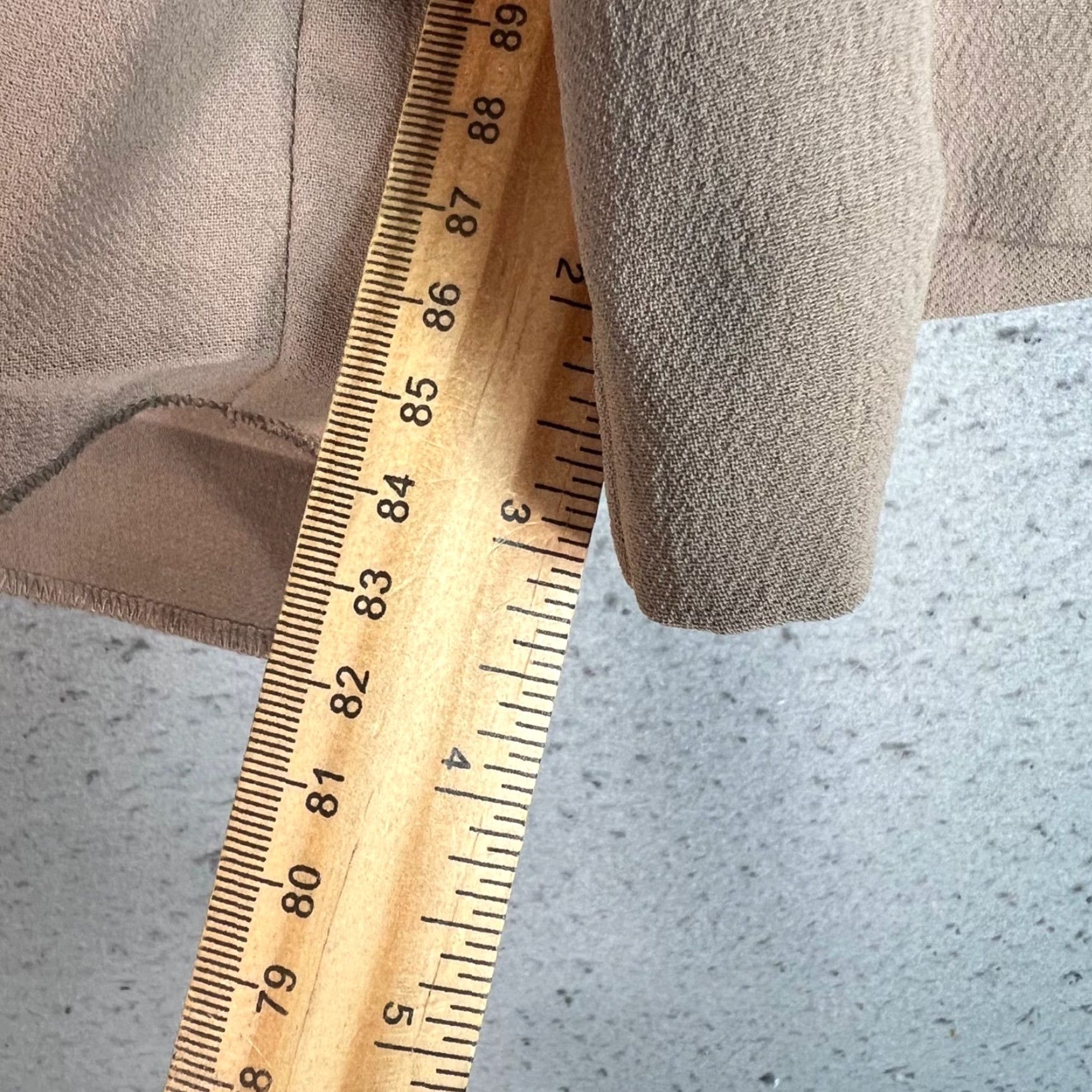 Vintage VINTAGE Wilfred Womens Bermuda Shorts 00 Beige High-Waisted Pleated Short Adult Womens 00 Beige Bermuda Shorts Womens Size 24" / US 00 / IT 34 - 7 Thumbnail