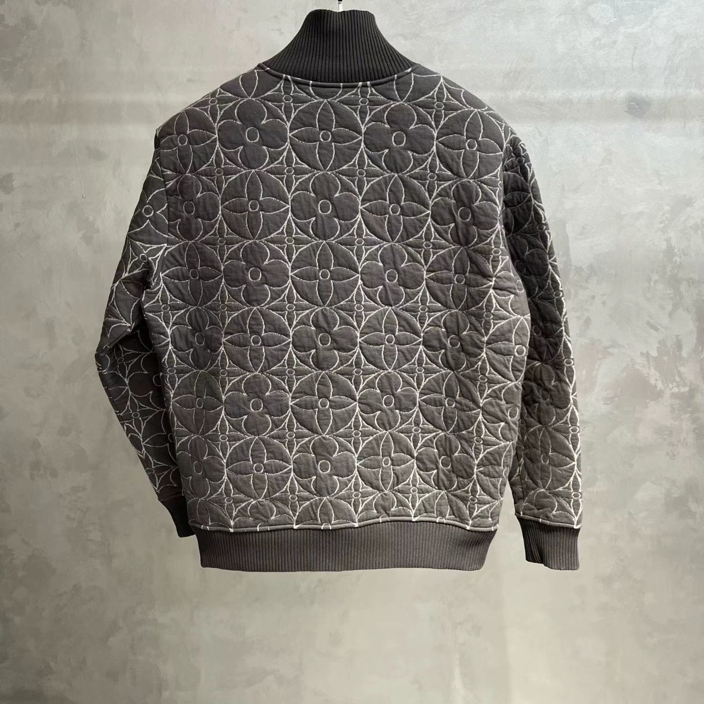 Louis Vuitton gray floral embroidered zip jacket Size US M / EU 48-50 / 2 - 5 Thumbnail