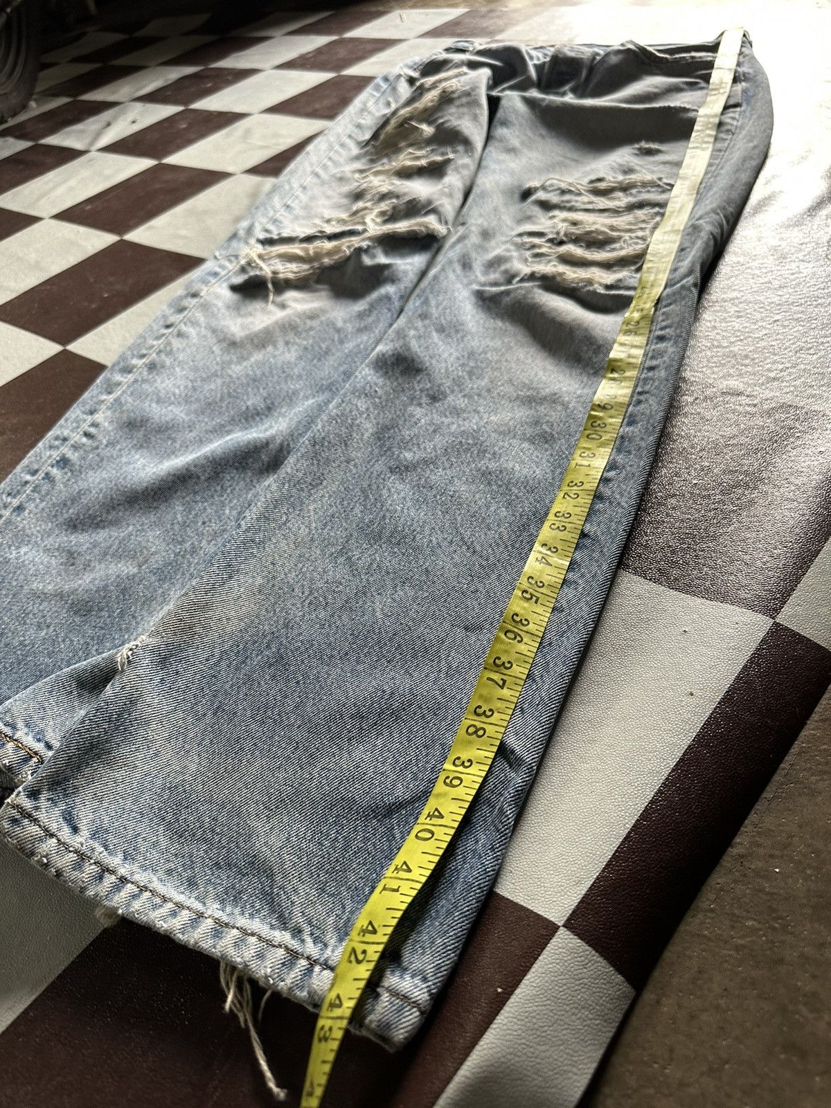 Levi's Vintage Levi’s 501 top button 553 distressed denim jeans Size US 30 / EU 46 - 11 Thumbnail