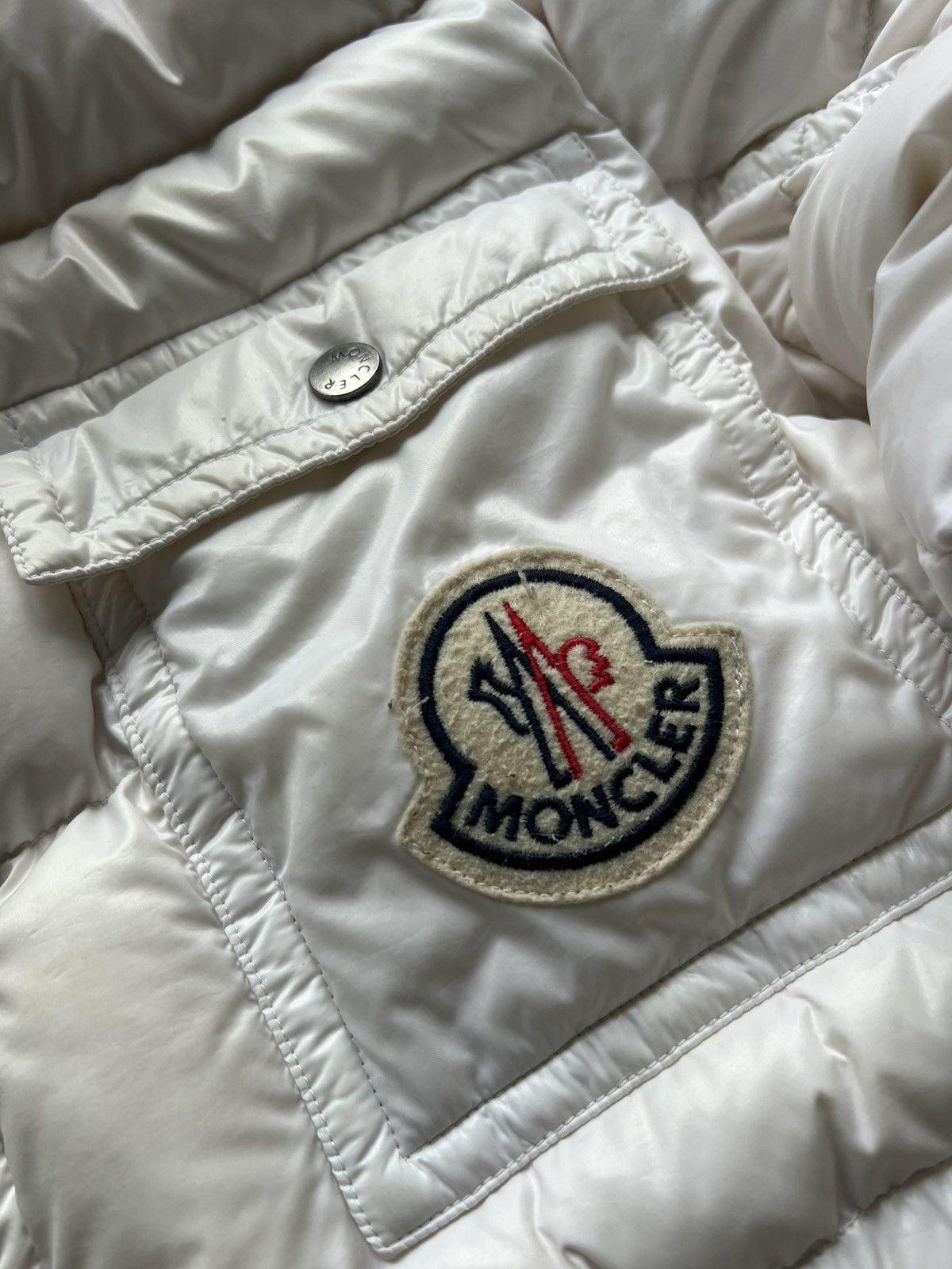 Moncler Vintage Moncler down jacket big patch logo white Size US XL / EU 56 / 4 - 8 Thumbnail