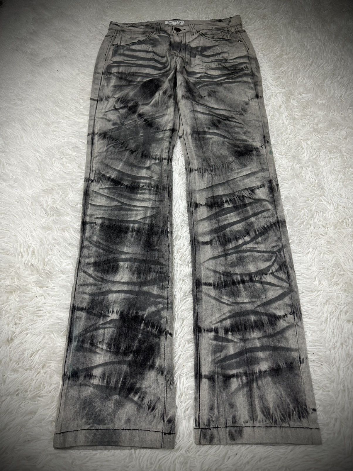 Japanese Brand 💥rare💥 2000s japanese brand lowbox dirty washed denim jeans Size US 31 - 3 Thumbnail