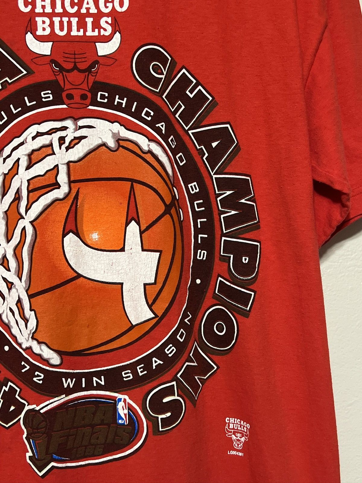 Logo 7 1996 Logo 7 CHICAGO BULLS 4 Time NBA Championship Tee Size US XL / EU 56 / 4 - 3 Thumbnail