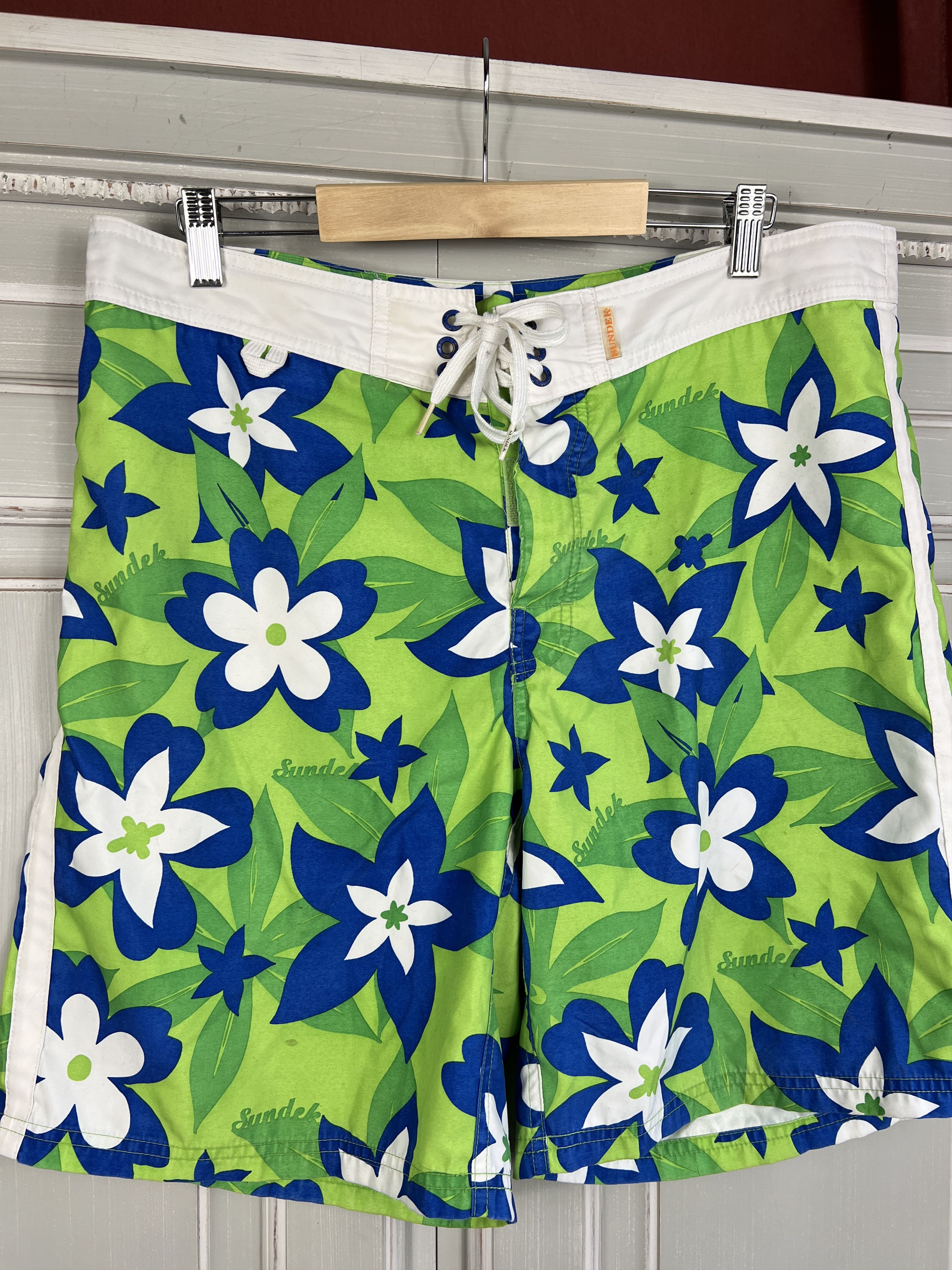 Sundek SUNDEK 34 BEATCH BOARD SHORTS FLOWERS Size US 34 / EU 50 - 4 Thumbnail