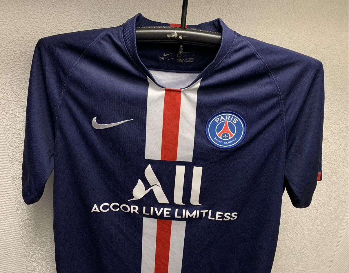 Nike Paris Saint Germain PSG Nike soccer jersey L vintage Size US L / EU 52-54 / 3 - 2 Thumbnail