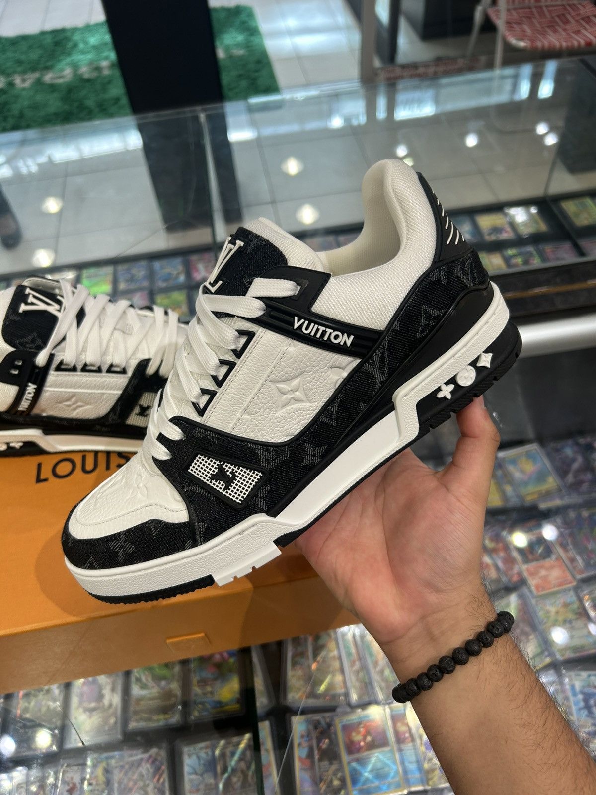 Louis Vuitton Louis vuitton trainer black white Size US 8 / EU 41 - 2 Thumbnail
