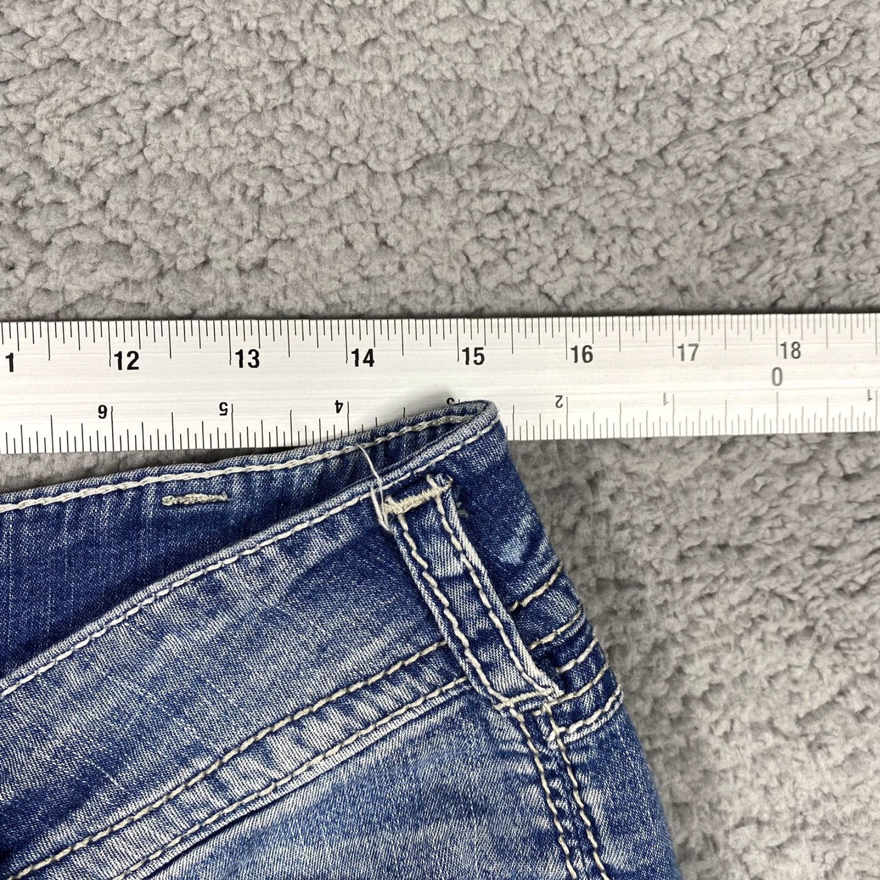 Silver Jeans Co. Silver SUKI SURPLUS Capri Jeans Womens Flap Pocket Thick Stitch Blue 29x20 Pockets Medium Wash US Made Size 29" - 5 Thumbnail