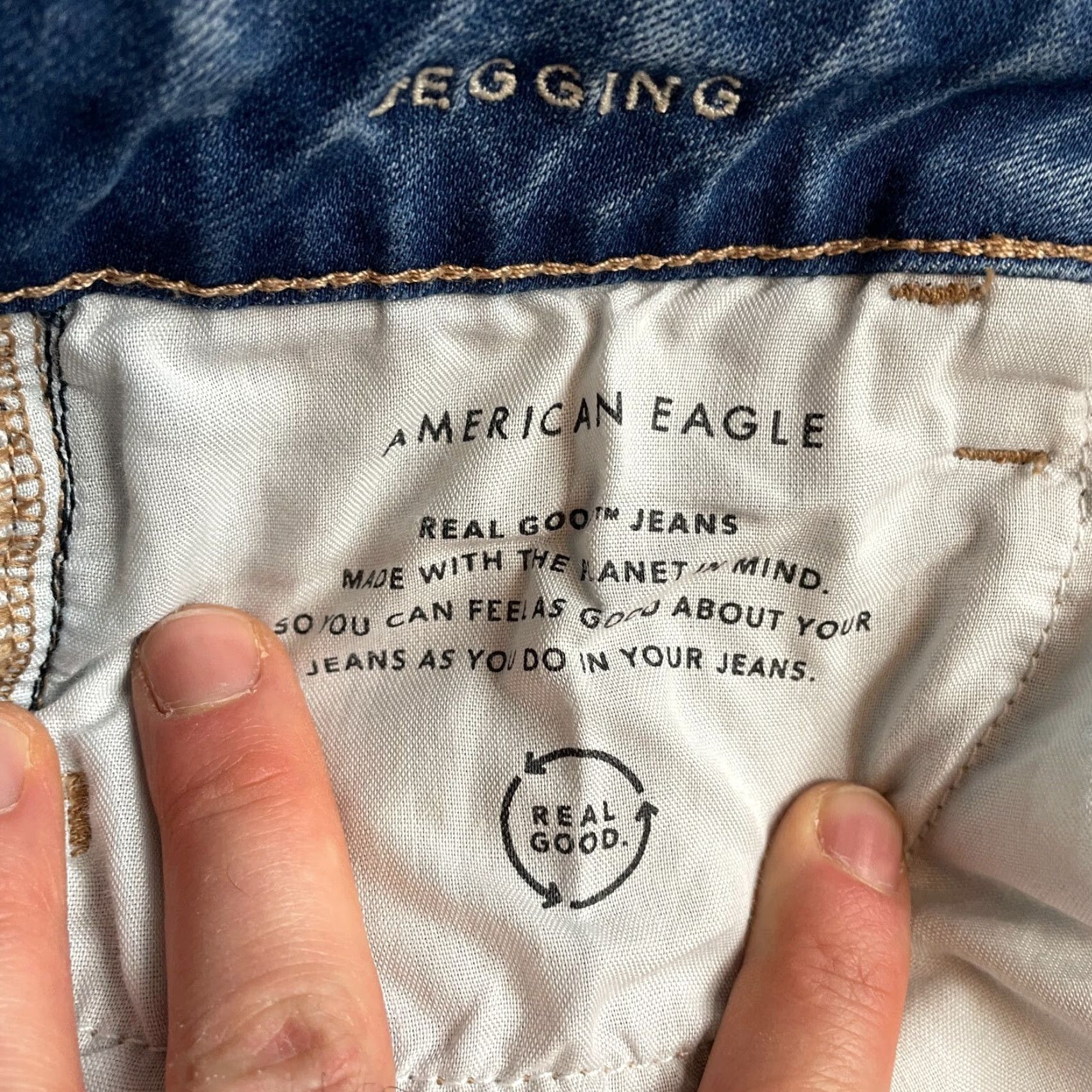 American Eagle Outfitters American Eagle Outfitters Jegging Jeans Womens 6 Blue Raw Distressed 27" Inseam Jegging Stretch Regular Rise High 27" 5-Pocket Denim Jeans Size 30" / US 8 / IT 44 - 6 Thumbnail