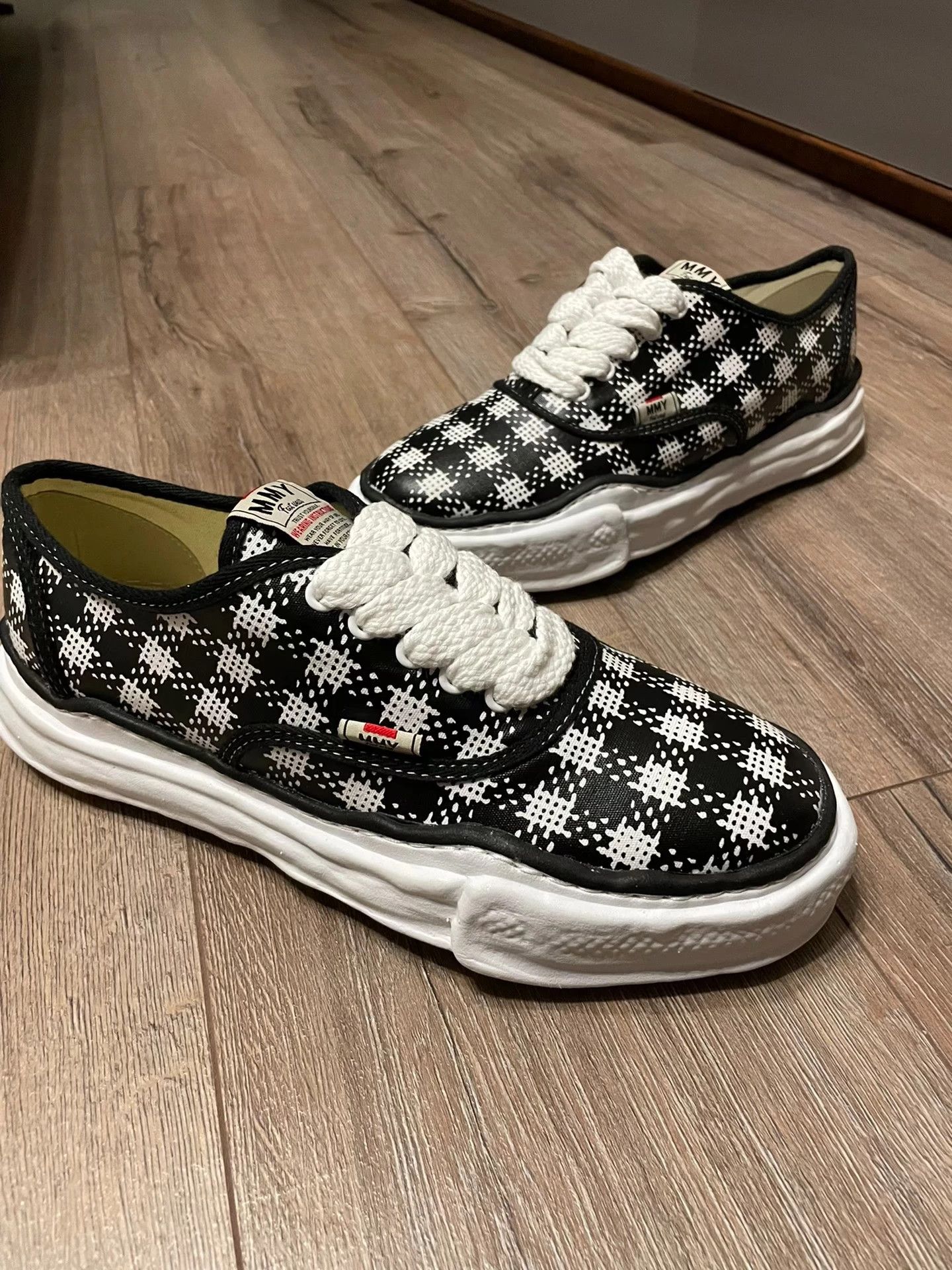 MMY 43 EU Isetan exclusive new rare sneakers no box