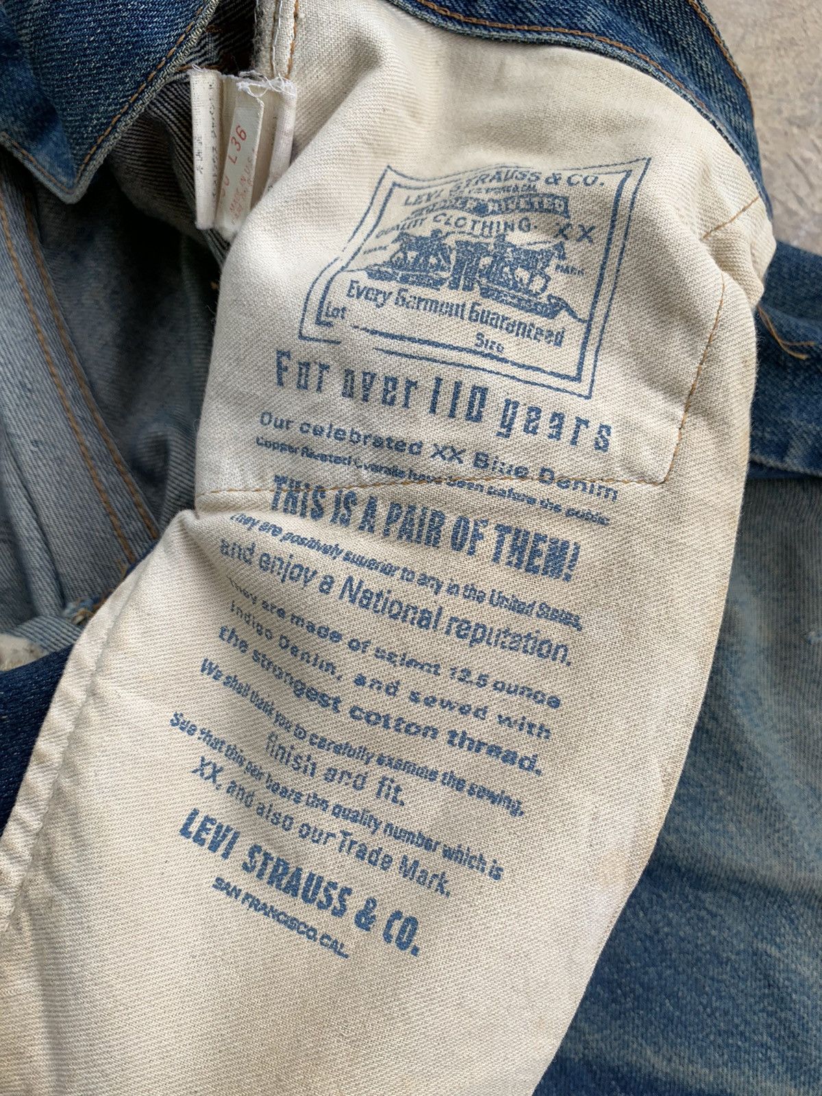Levi's × Vintage Big E Vintage Levi’s 501 Redline Jeans Selvedge Distressed Size US 29 - 20 Thumbnail