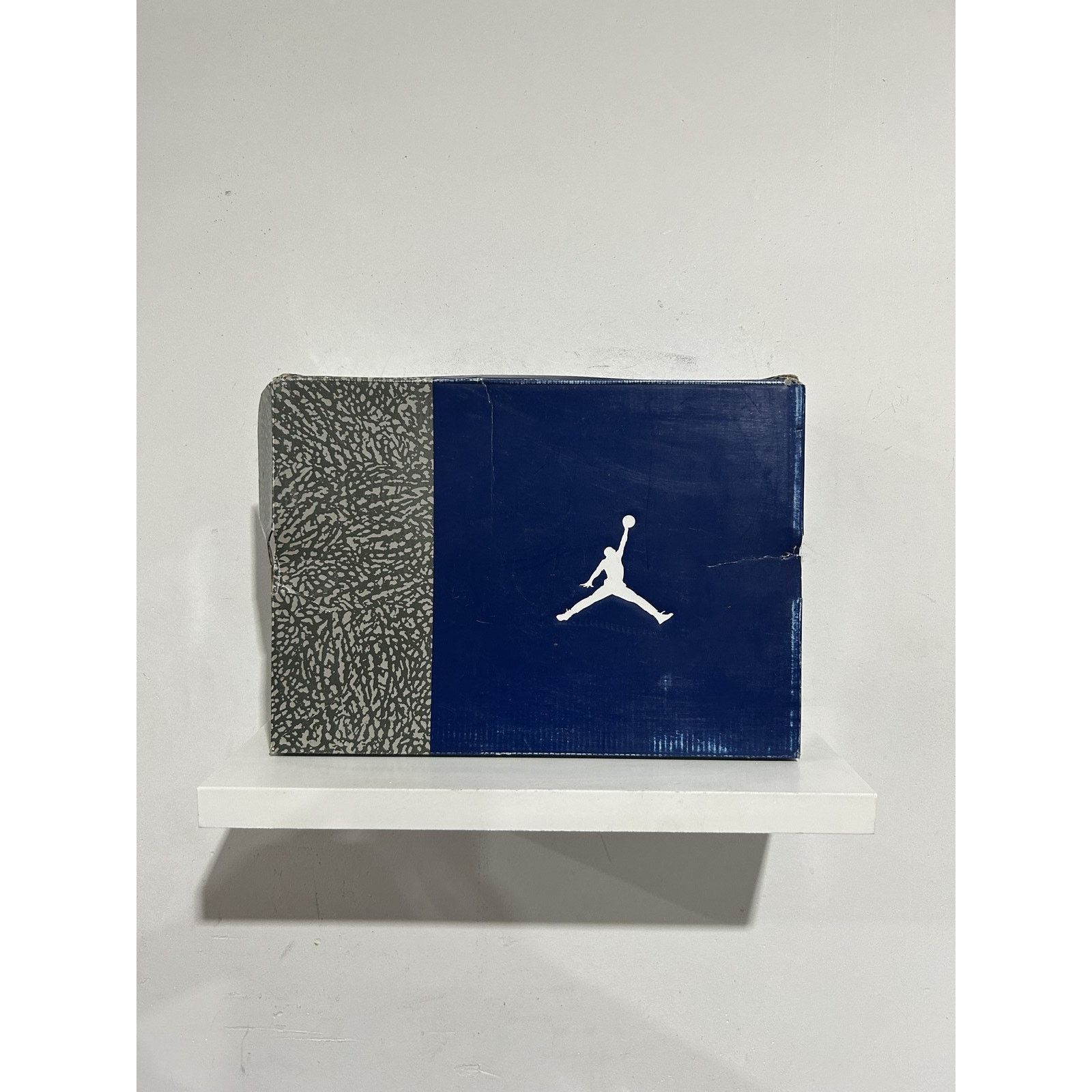 Nike JORDAN 3 RETRO GEORGETOWN SIZE 9.5 PREOWNED Size US 9.5 / EU 42-43 - 8 Thumbnail