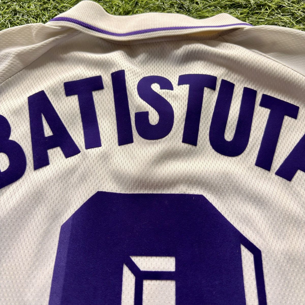 Fila Fiorentina Away Player Issue 1999-00 Batistuta #9 Size US M / EU 48-50 / 2 - 11 Thumbnail