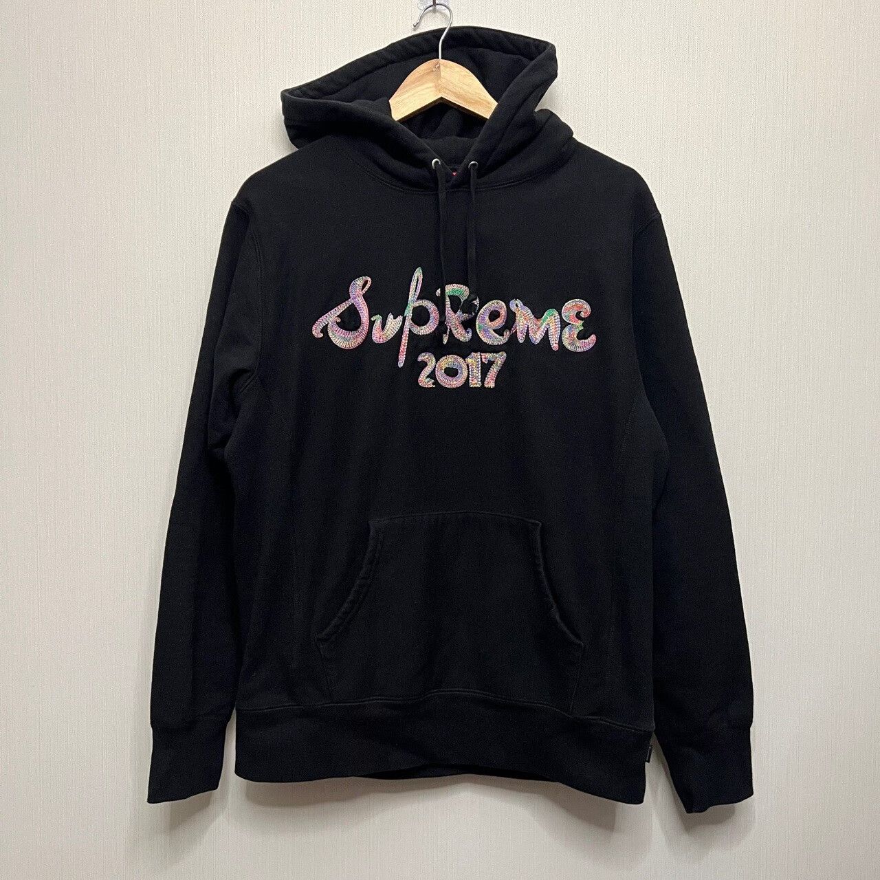Supreme Supreme Rainbow Embroidered Hoodie M Size Size US M / EU 48-50 / 2 - 1 Thumbnail