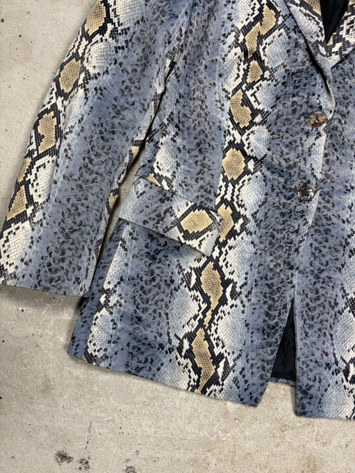 Roberto Cavalli Vintage 2000s Roberto Cavalli Snake Skin Python Print Blazer Size XL / US 12-14 / IT 48-50 - 3 Thumbnail
