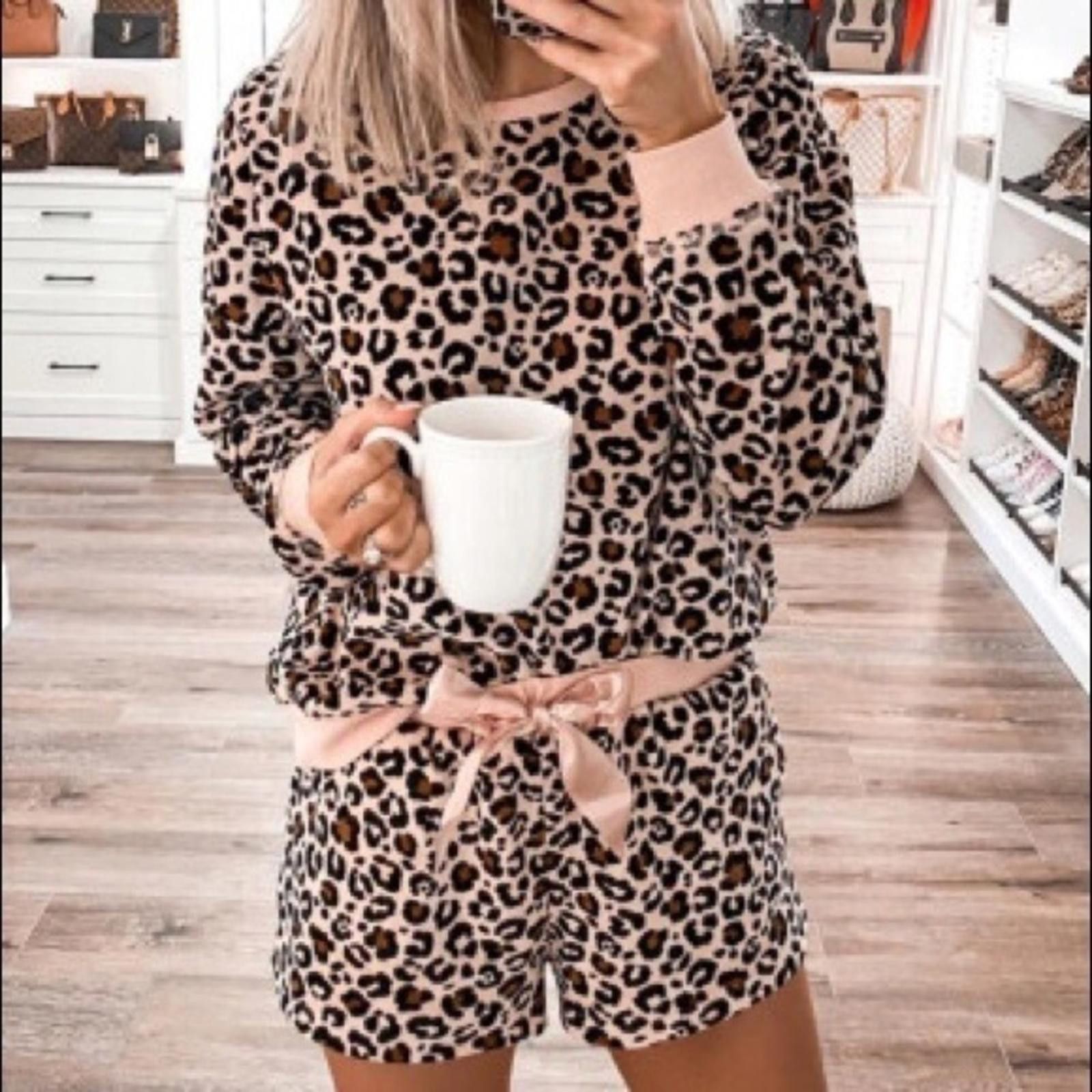 Designer Leopard Velvet Lounge Set NWT Size ONE SIZE - 3 Thumbnail