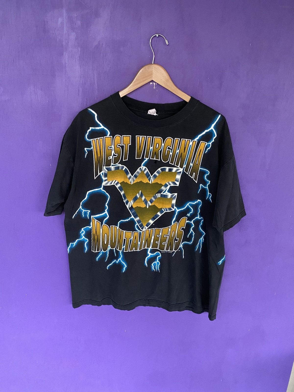 Other Vintage 90s West Virginia mountaineers lightning AOP t-shirt Size US XL / EU 56 / 4 - 1 Thumbnail