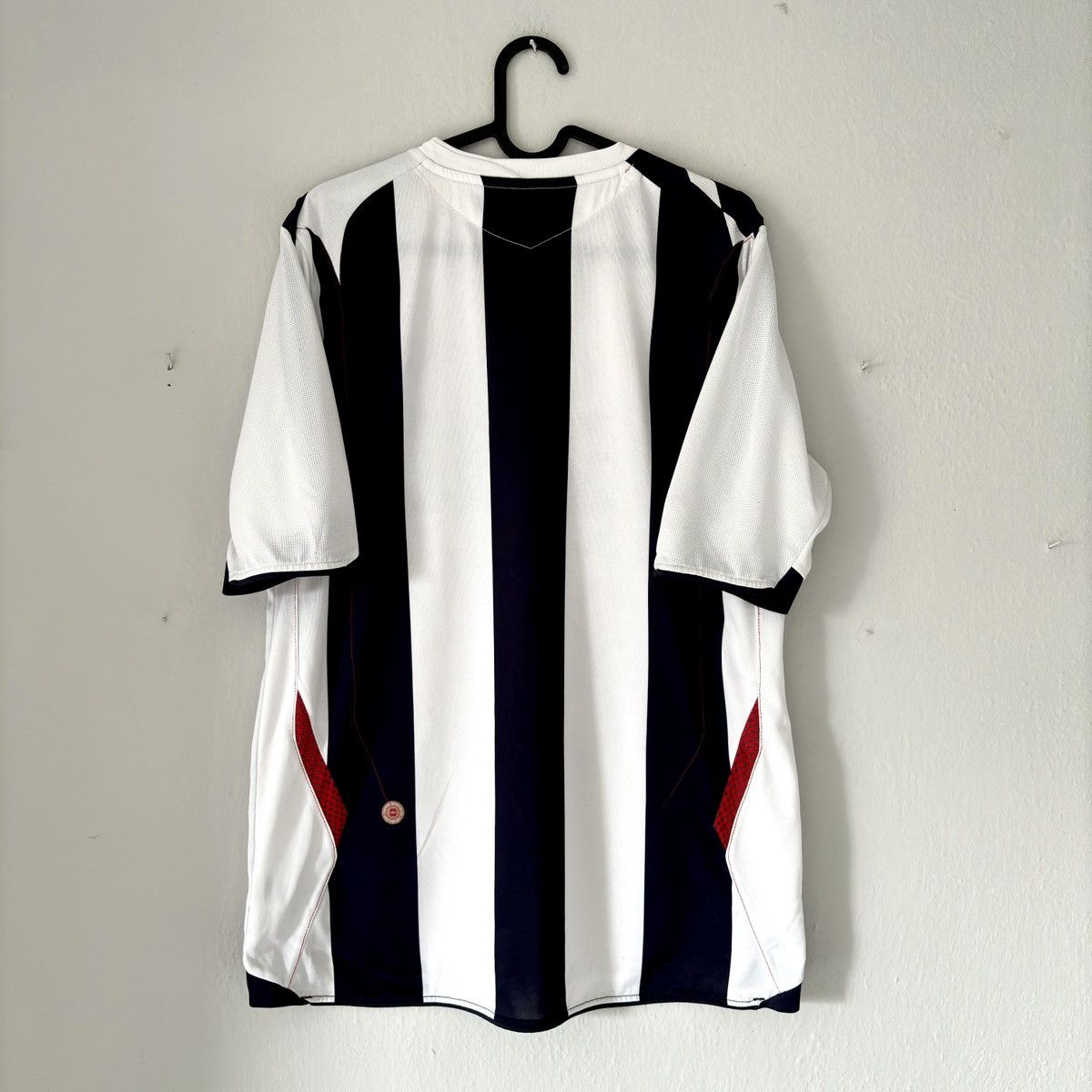 Umbro × Vintage 2006 2007 West Bromwich Umbro Vintage Home Kit Soccer Jersey Size US M / EU 48-50 / 2 - 6 Thumbnail